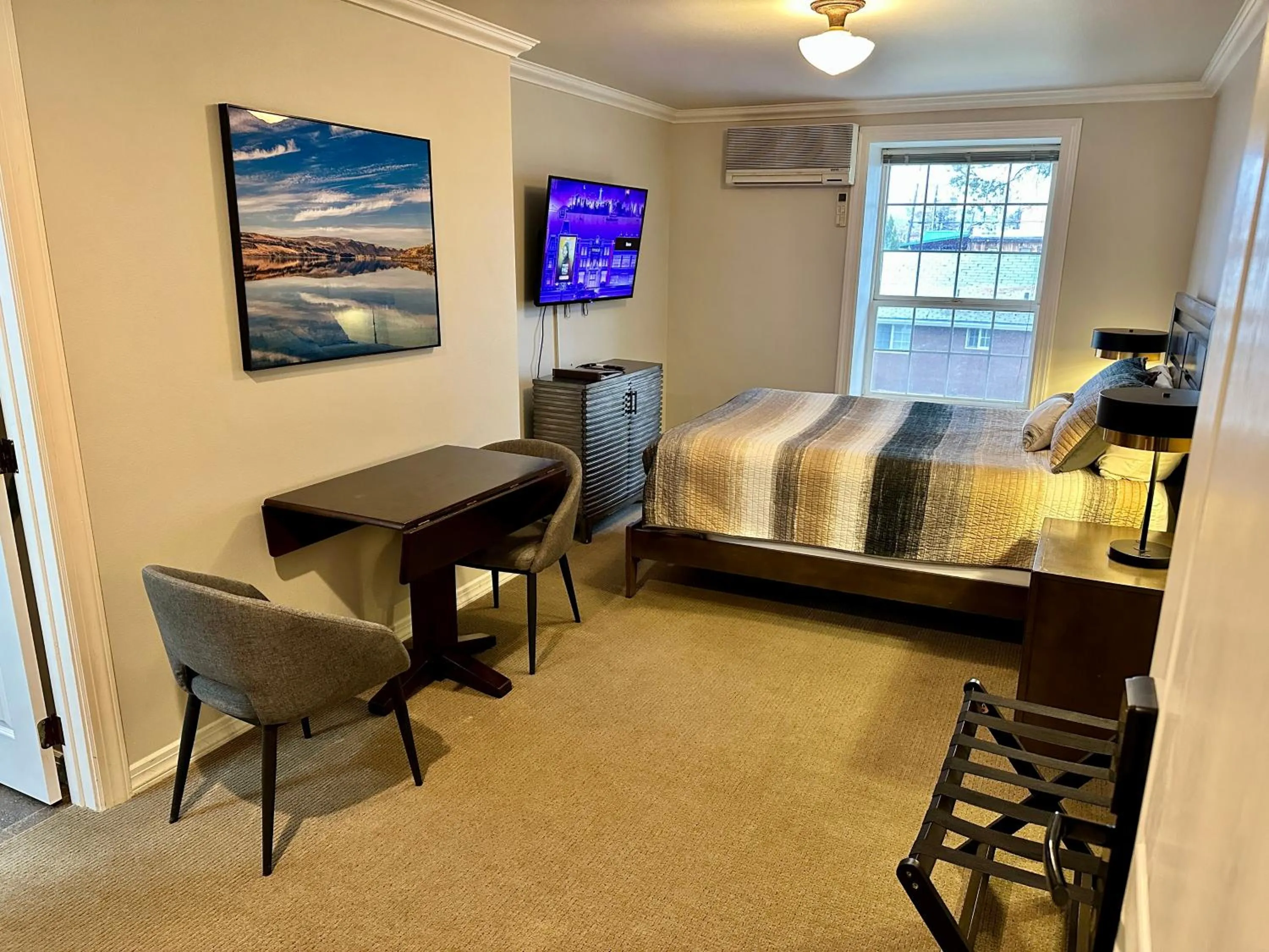 TV and multimedia, Bed in Soap Lake Natural Spa & Resort