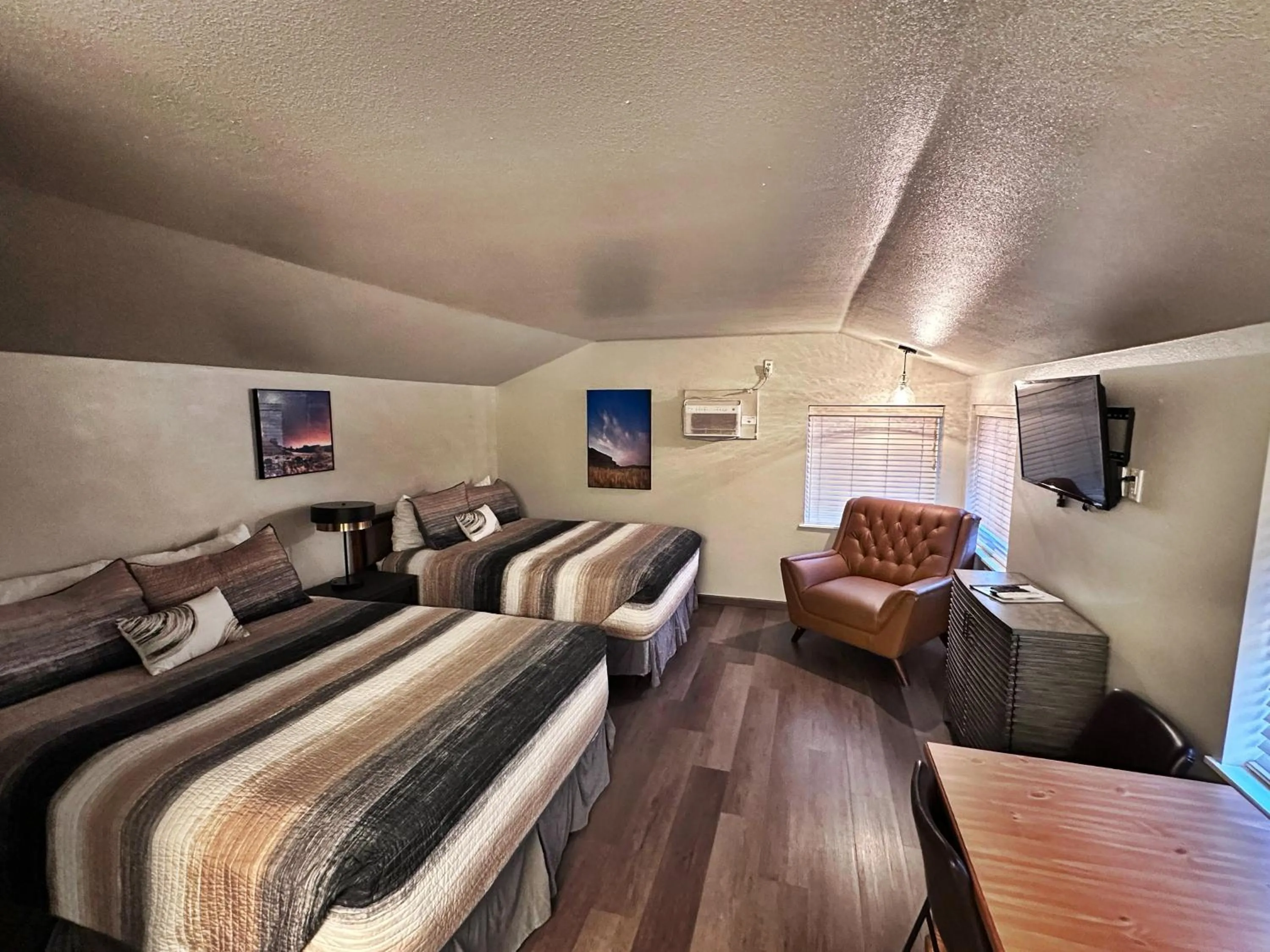 Photo of the whole room in Soap Lake Natural Spa & Resort