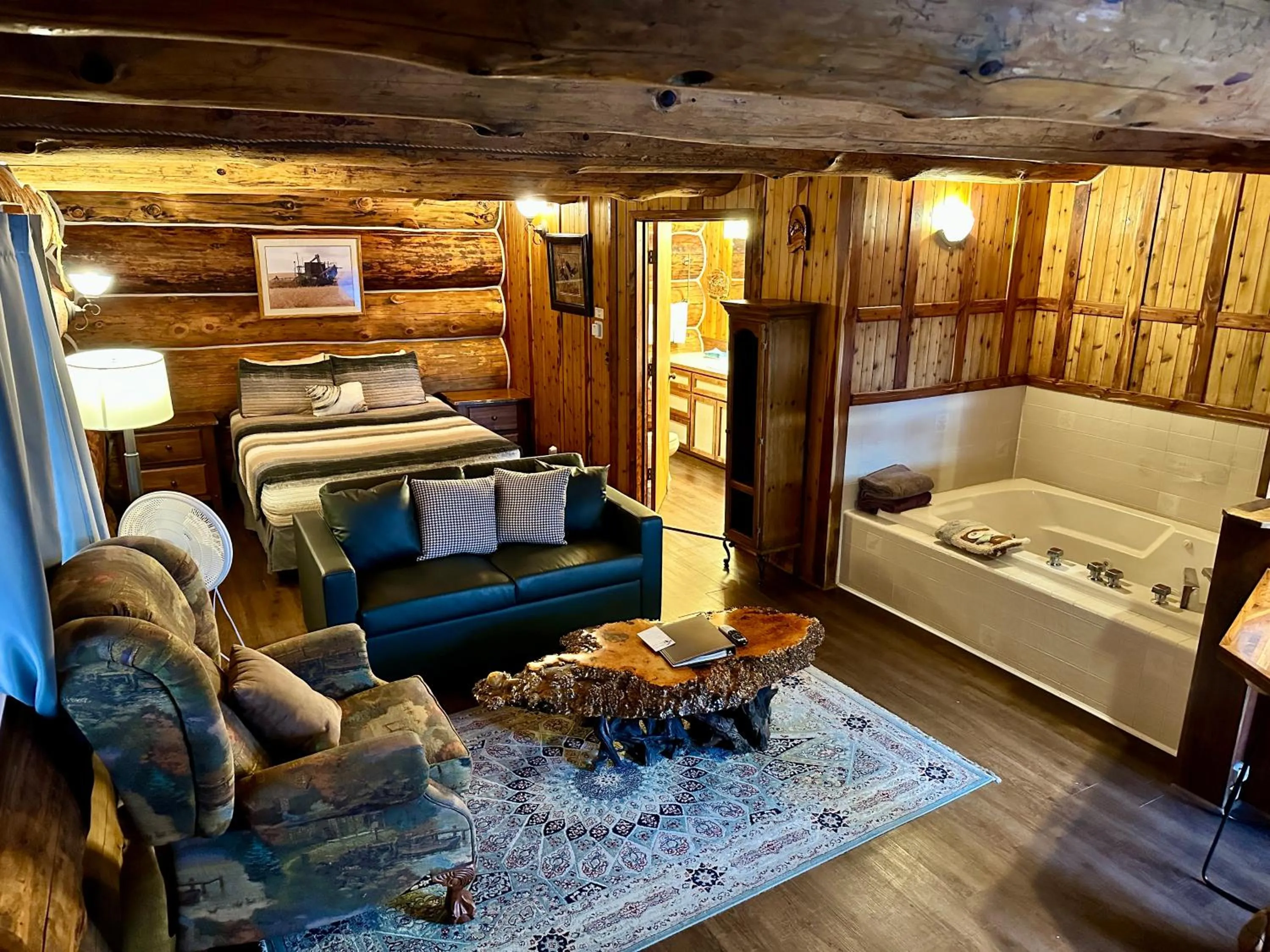 Photo of the whole room, Bed in Soap Lake Natural Spa & Resort