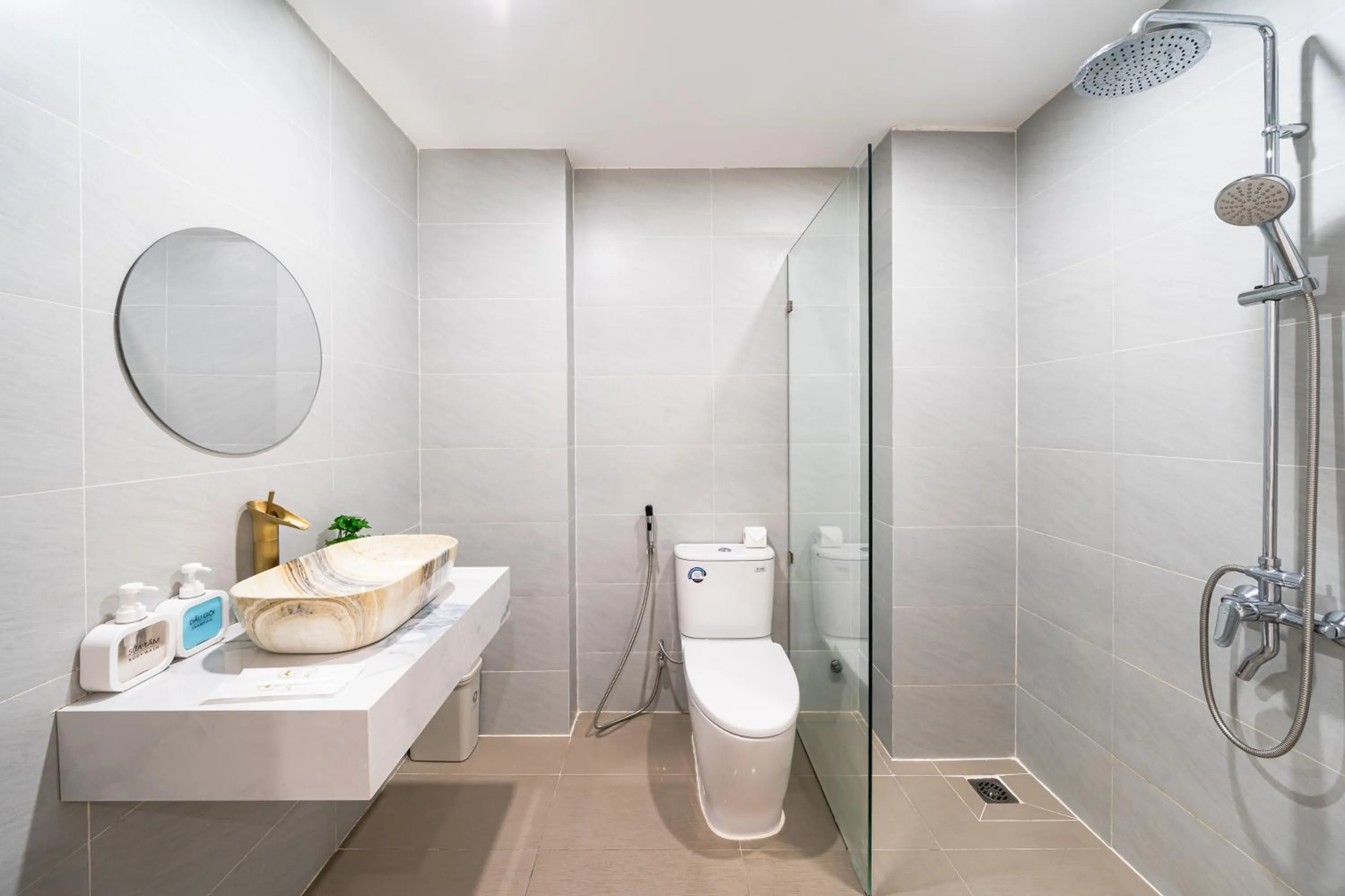 Shower in Mint Airport Central Hotel Danang By Haviland