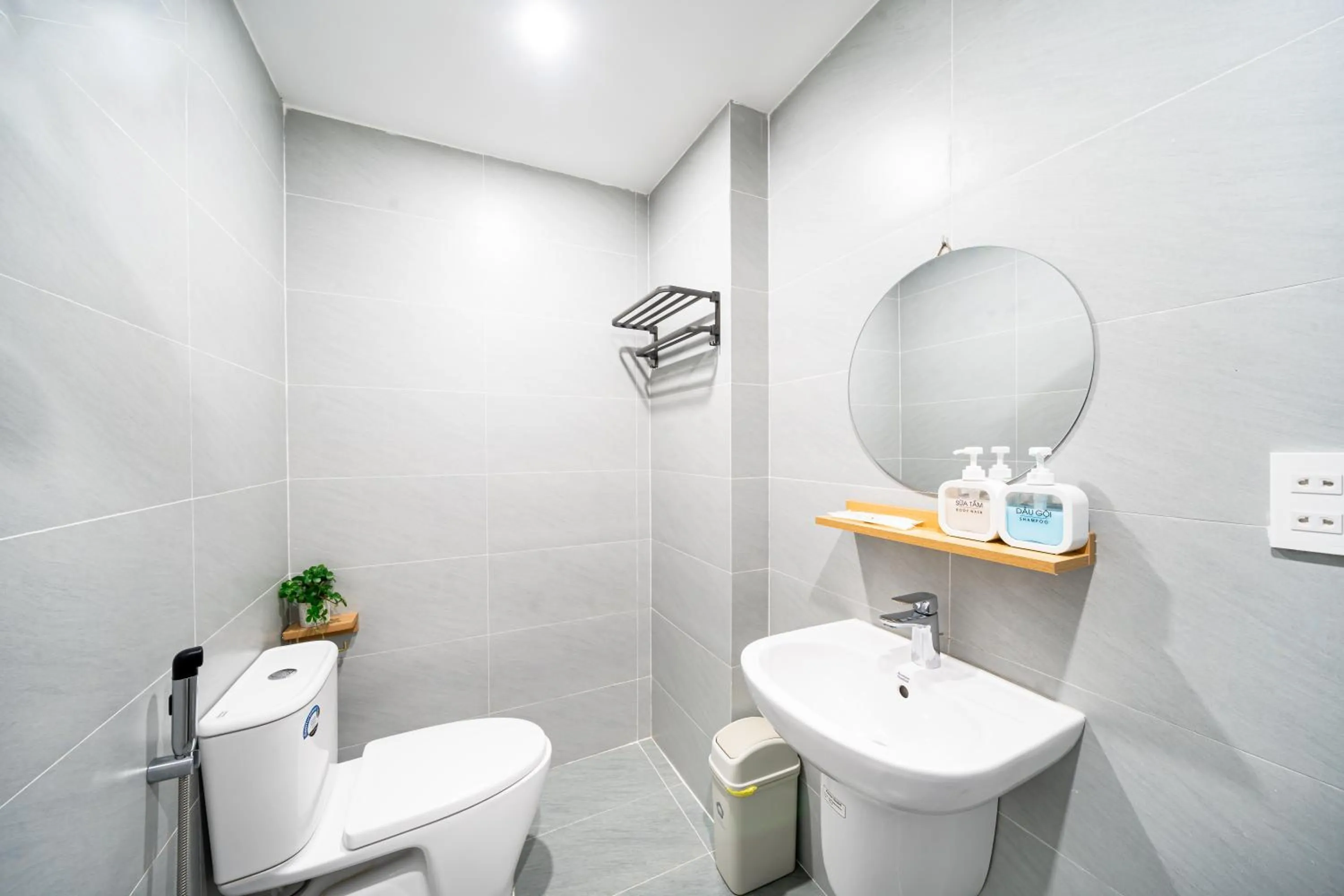 Toilet in Mint Airport Central Hotel Danang By Haviland