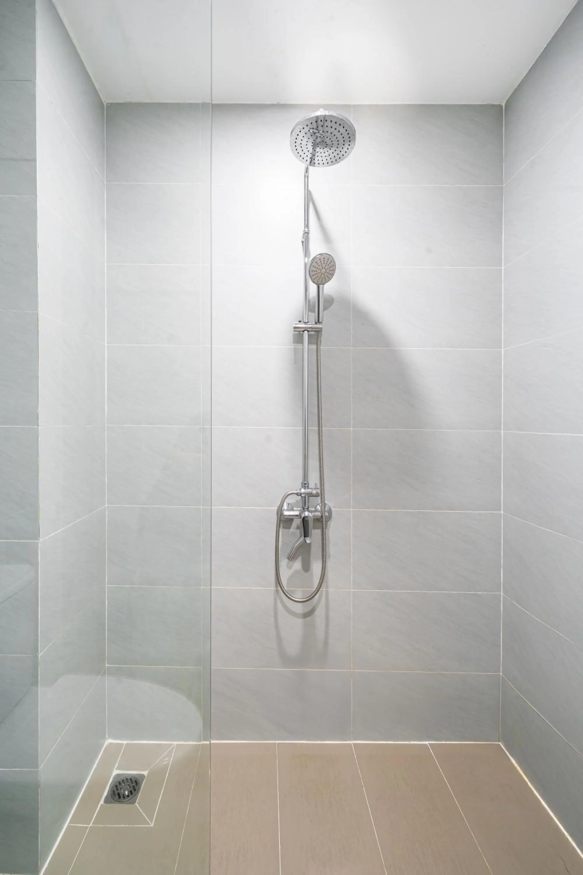 Shower in Mint Airport Central Hotel Danang By Haviland
