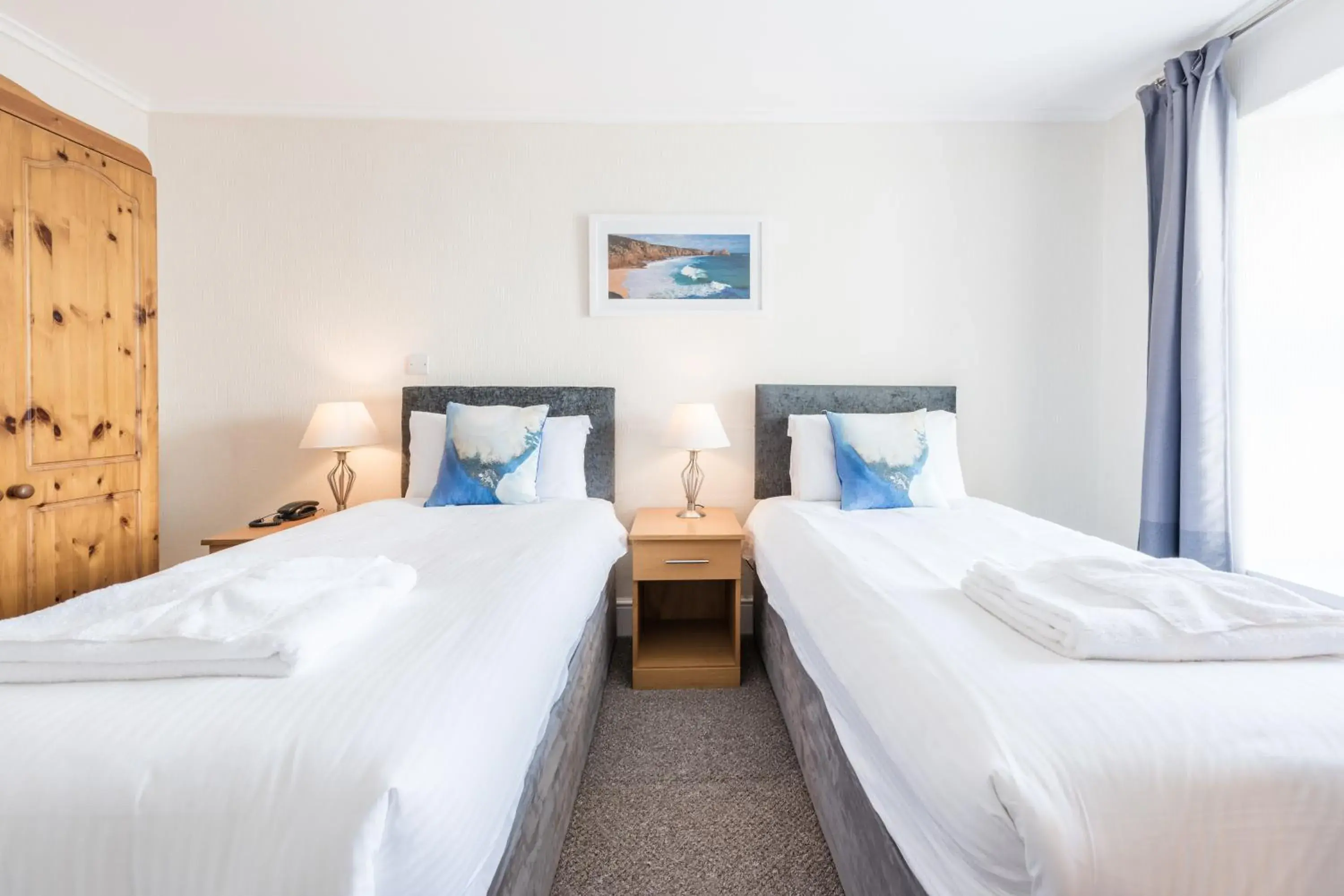 Deluxe Twin Room with Sea View in The Land's End Hotel Deluxe Twin Room with Sea View in The Land's End Hotel