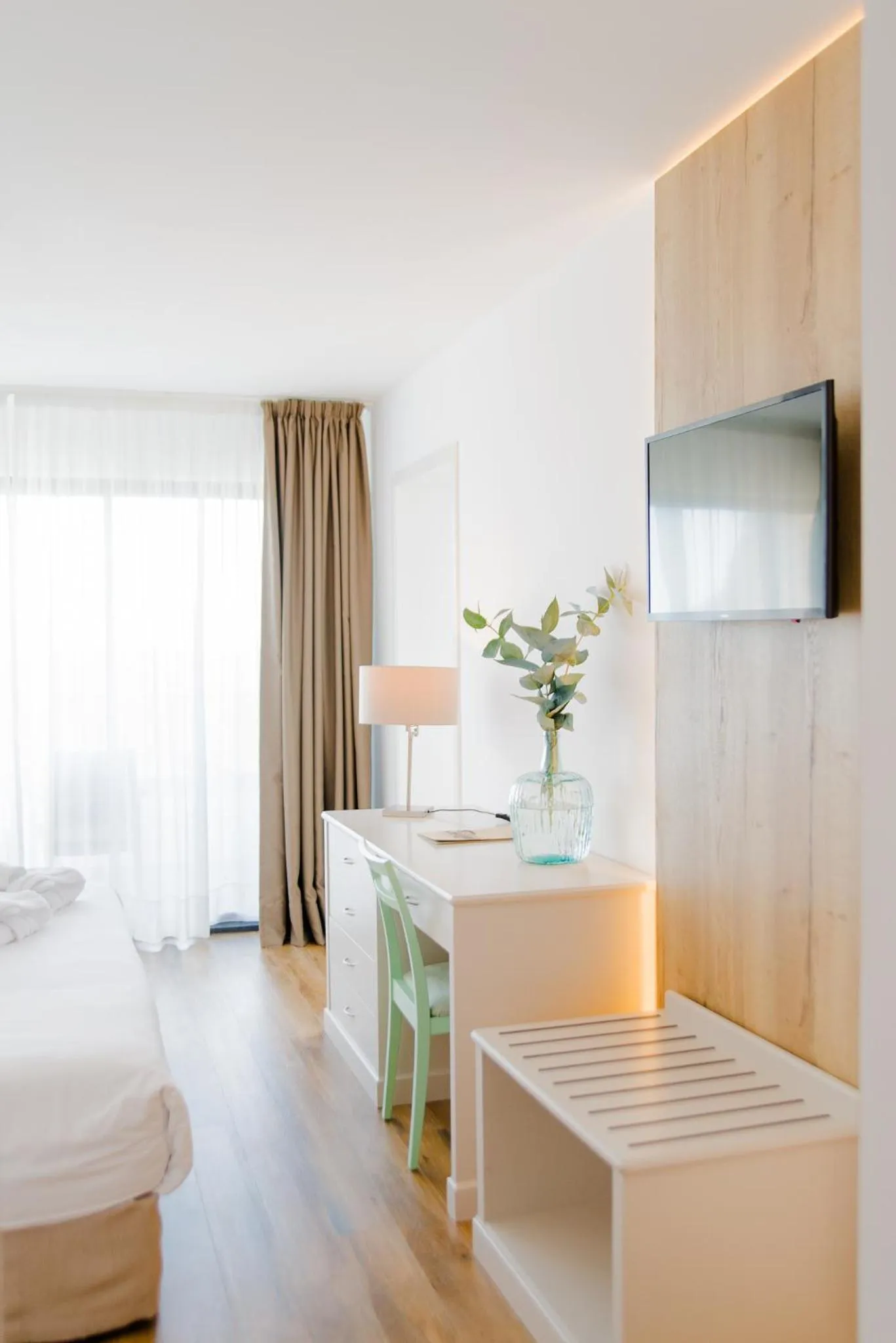 TV and multimedia, Bed in Caloura Hotel Resort