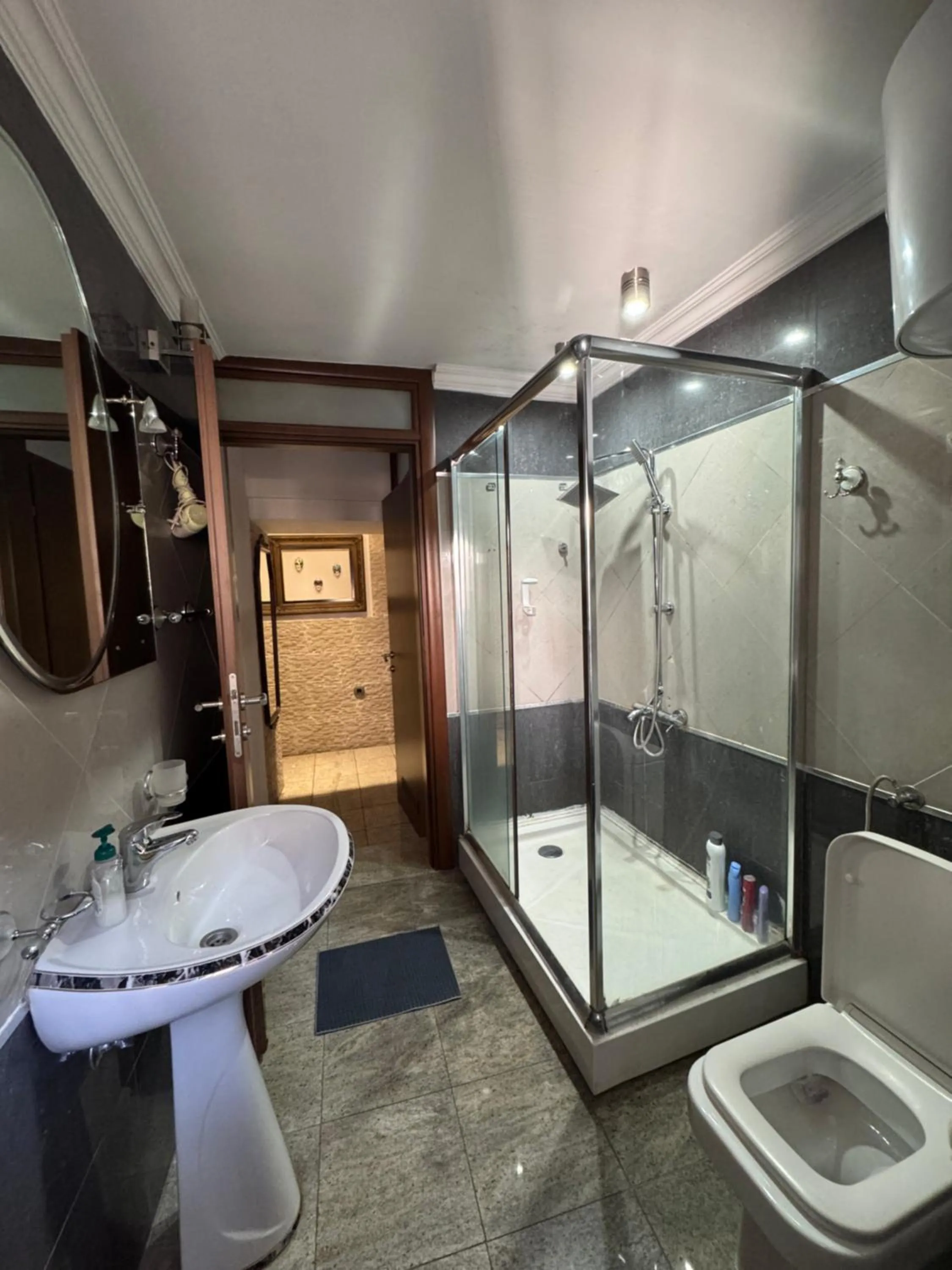 Shower in Vita Mundo