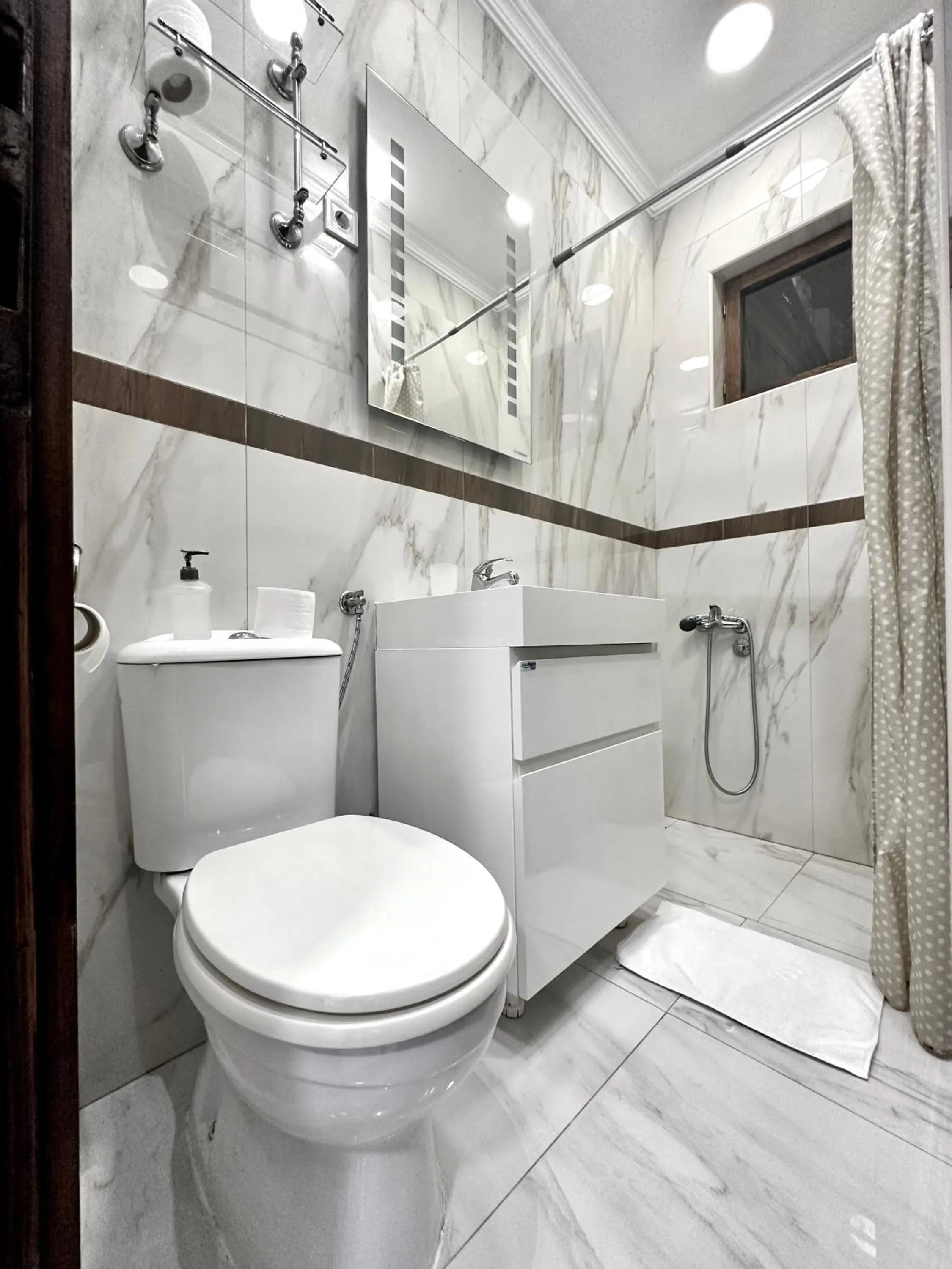 Shower in Vita Mundo