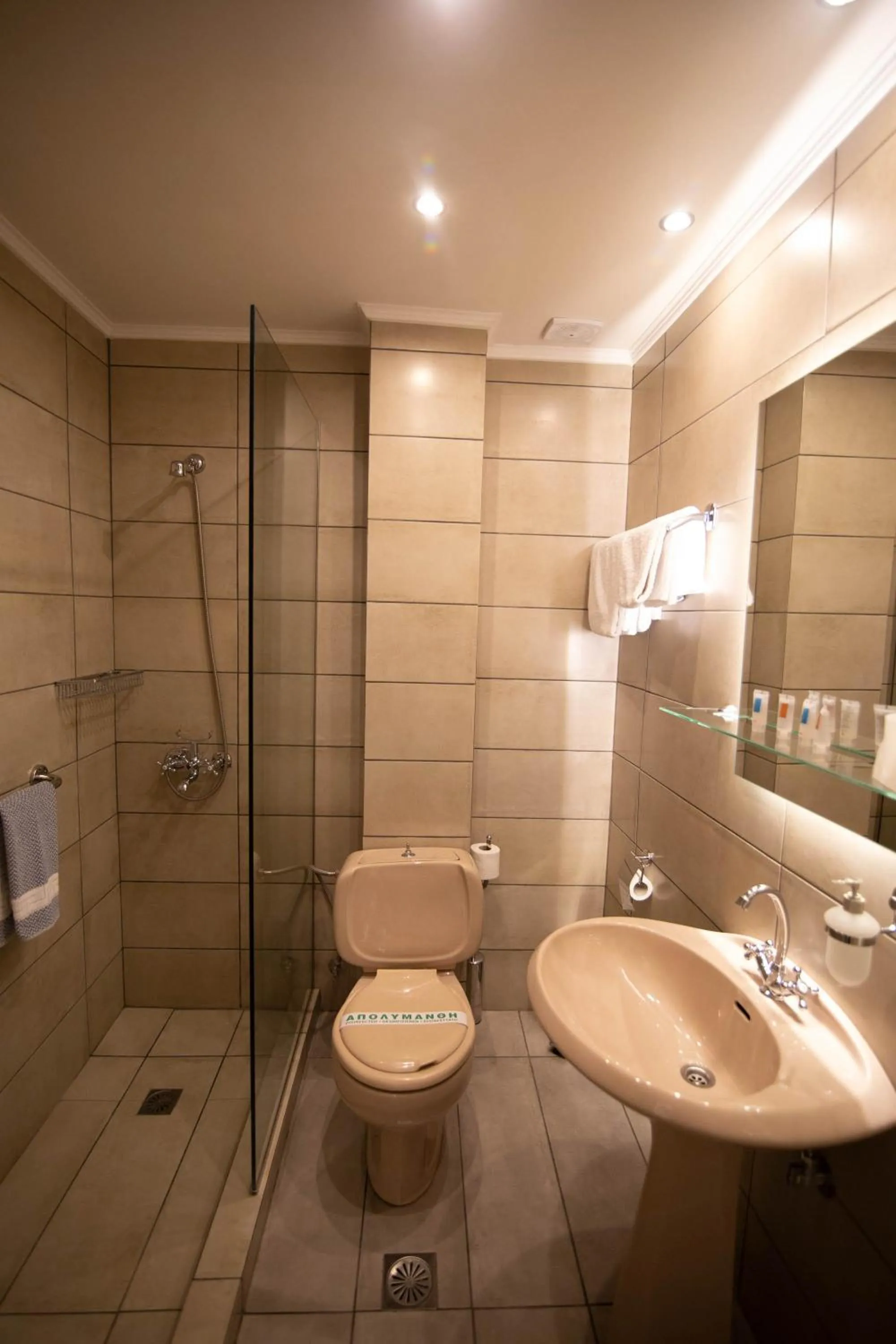 Shower in Nidimos Hotel