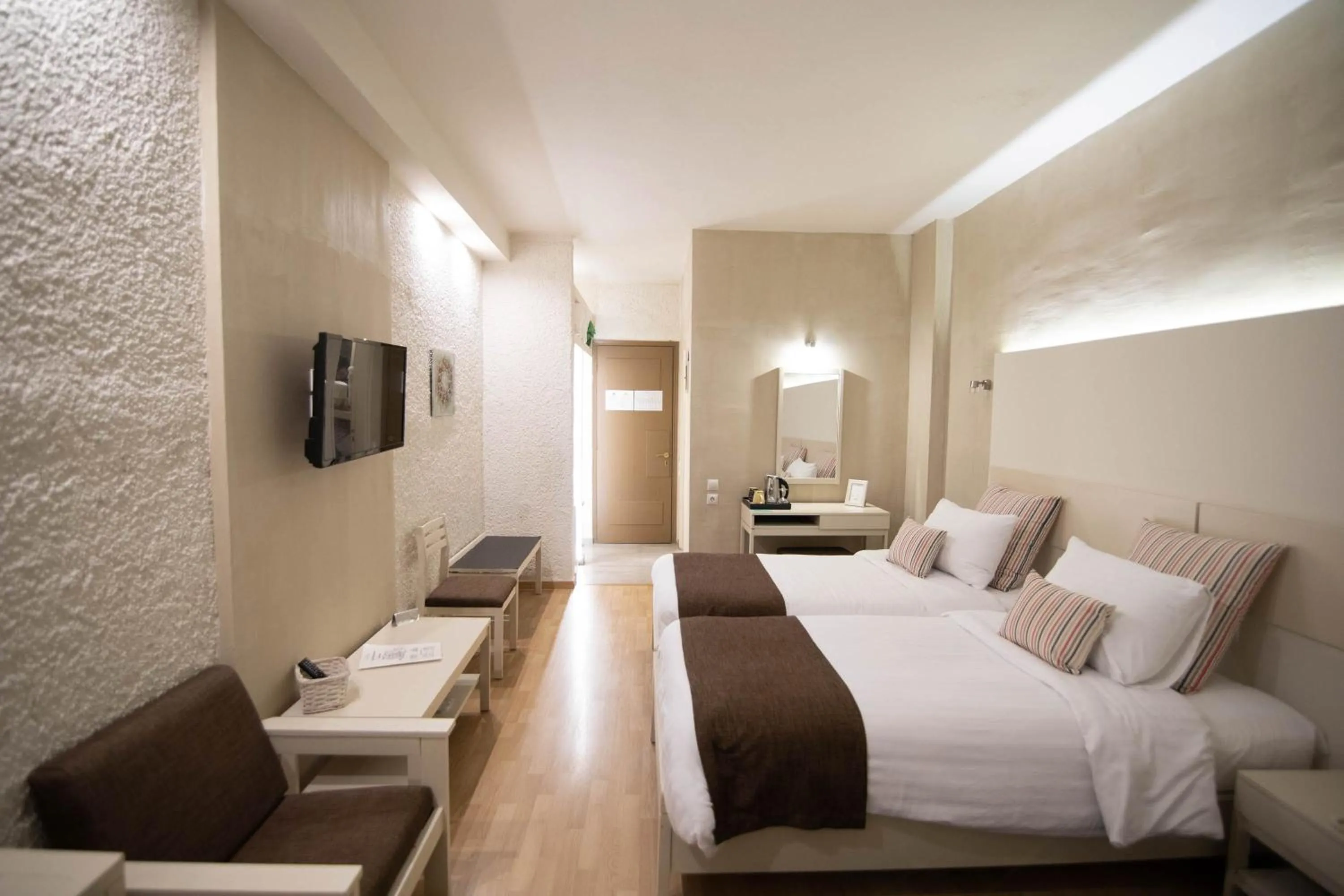 TV and multimedia, Bed in Nidimos Hotel