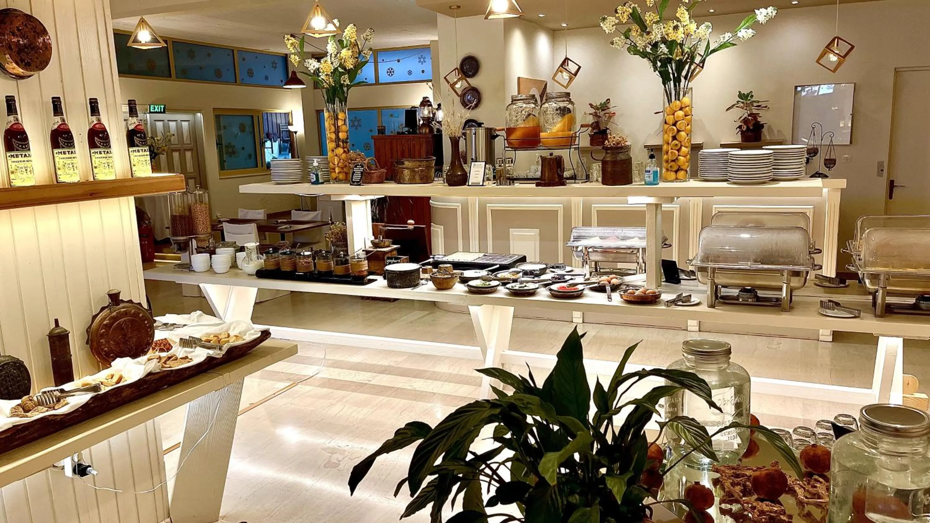 Buffet breakfast in Nidimos Hotel