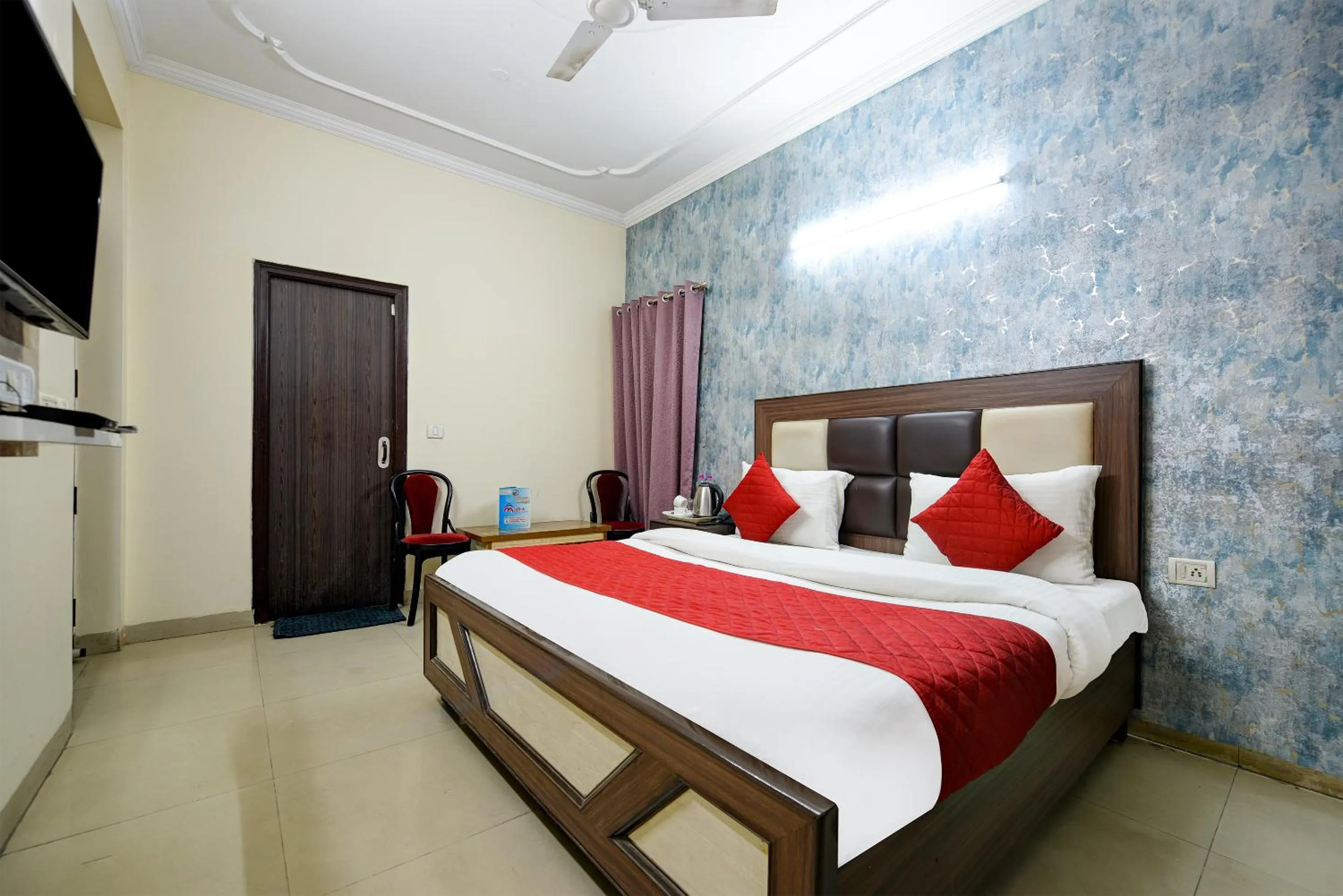 Communal lounge/ TV room, Bed in Hotel Mayank Plaza-Near IGI Airport Terminal-3