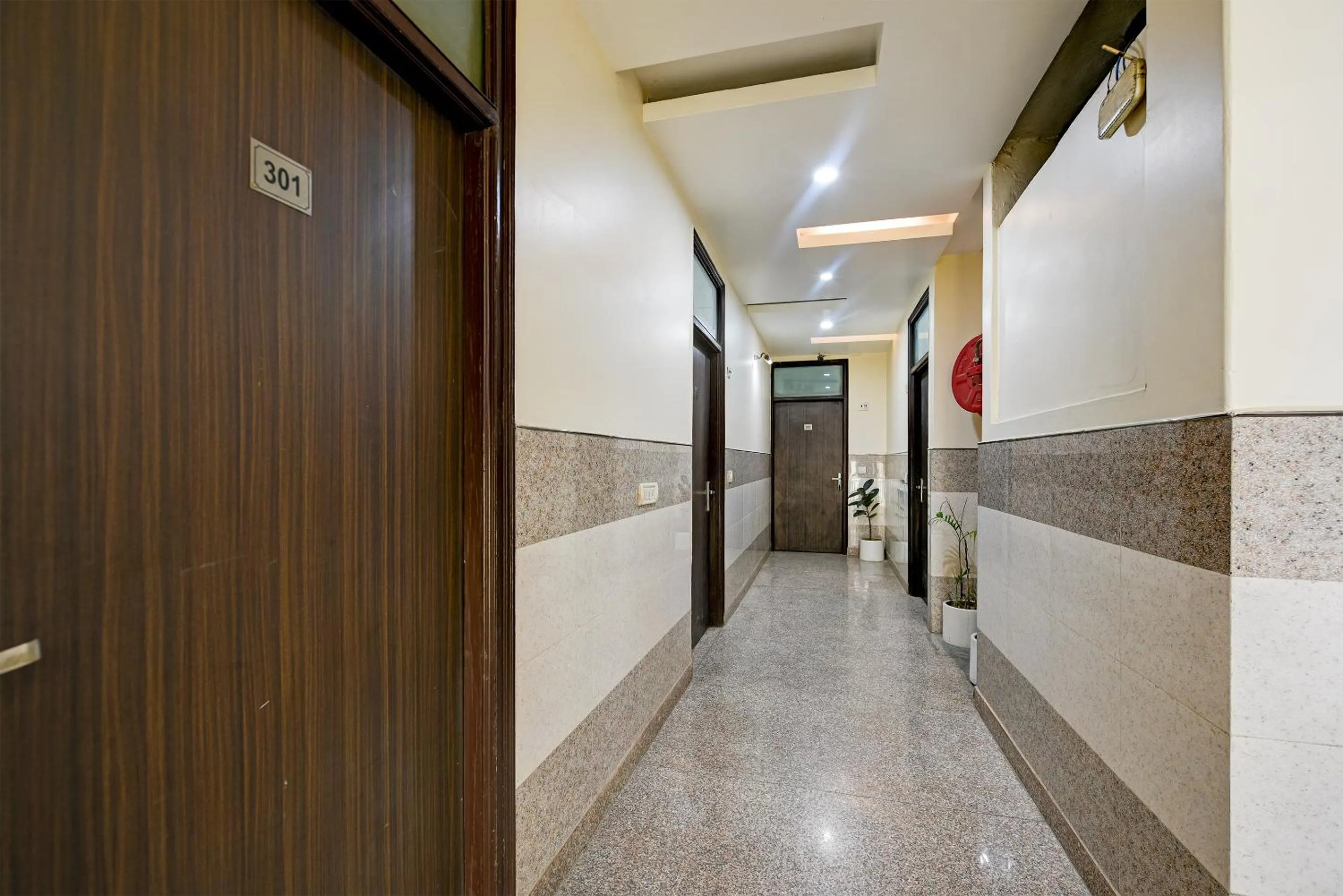 Hotel Mayank Plaza-Near IGI Airport Terminal-3