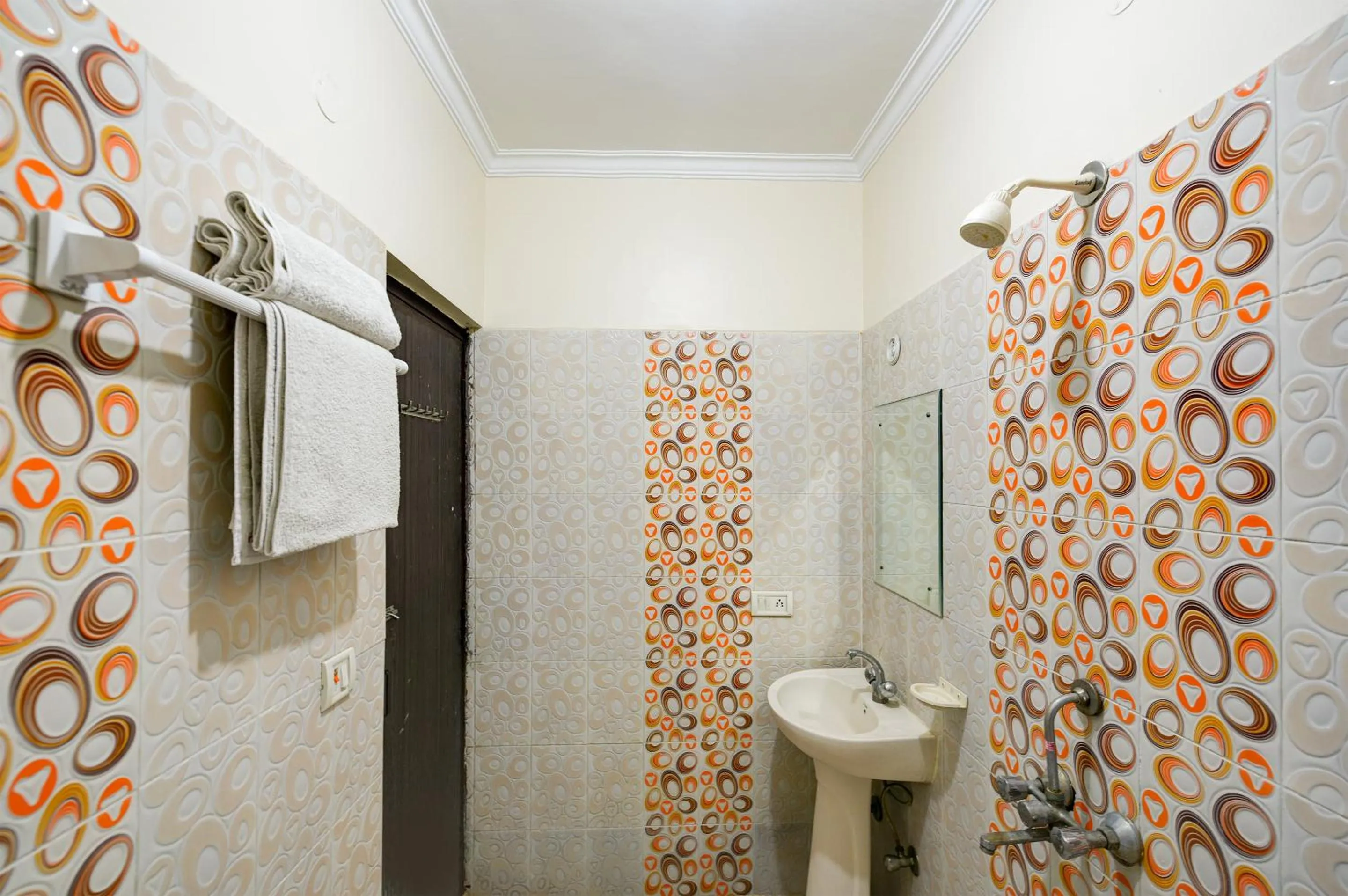 Shower in Hotel Mayank Plaza-Near IGI Airport Terminal-3