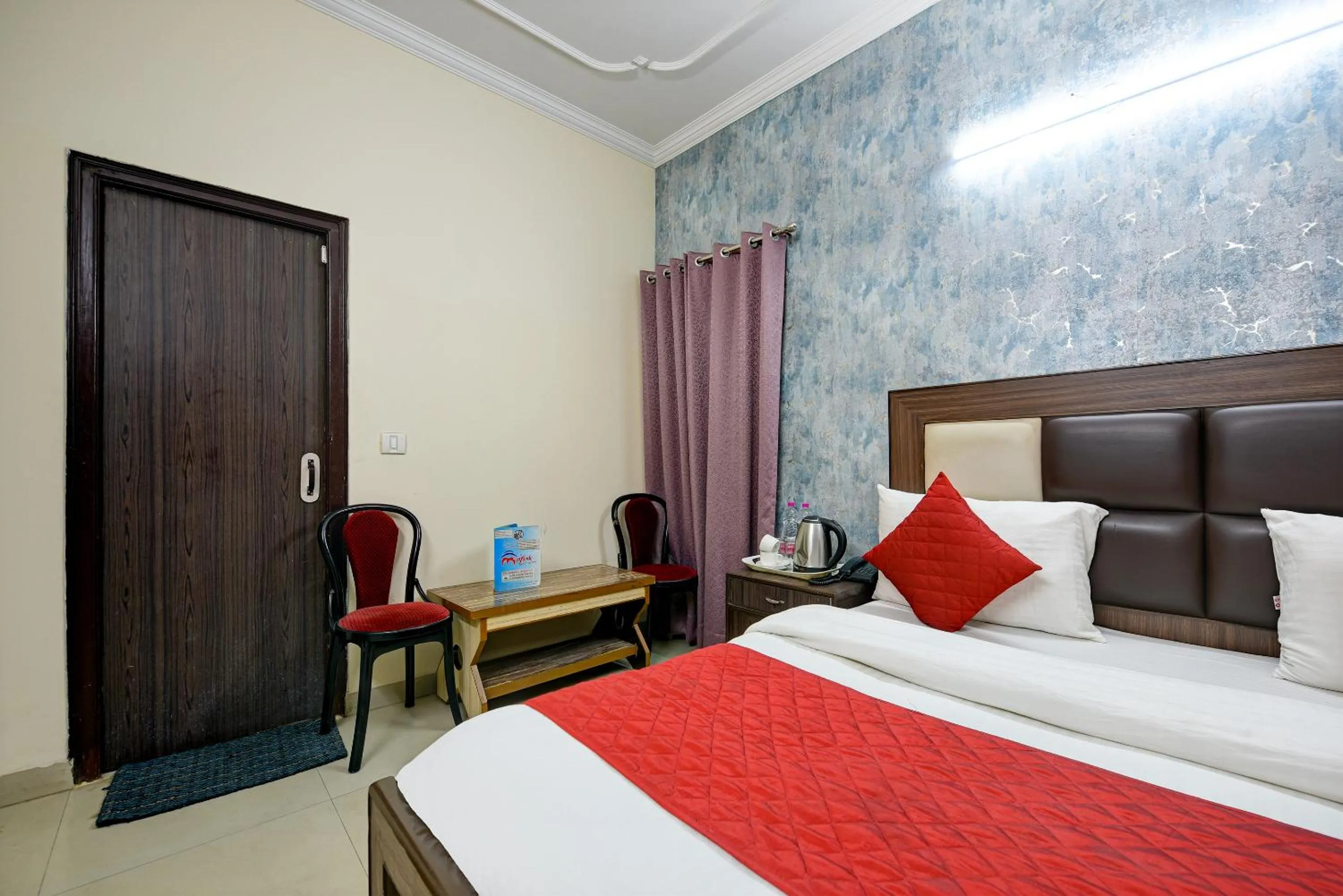 Bed in Hotel Mayank Plaza-Near IGI Airport Terminal-3