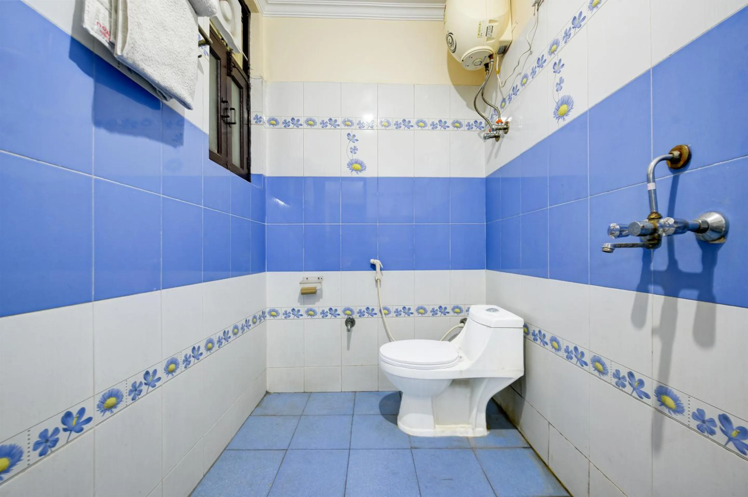 Toilet in Hotel Mayank Plaza-Near IGI Airport Terminal-3