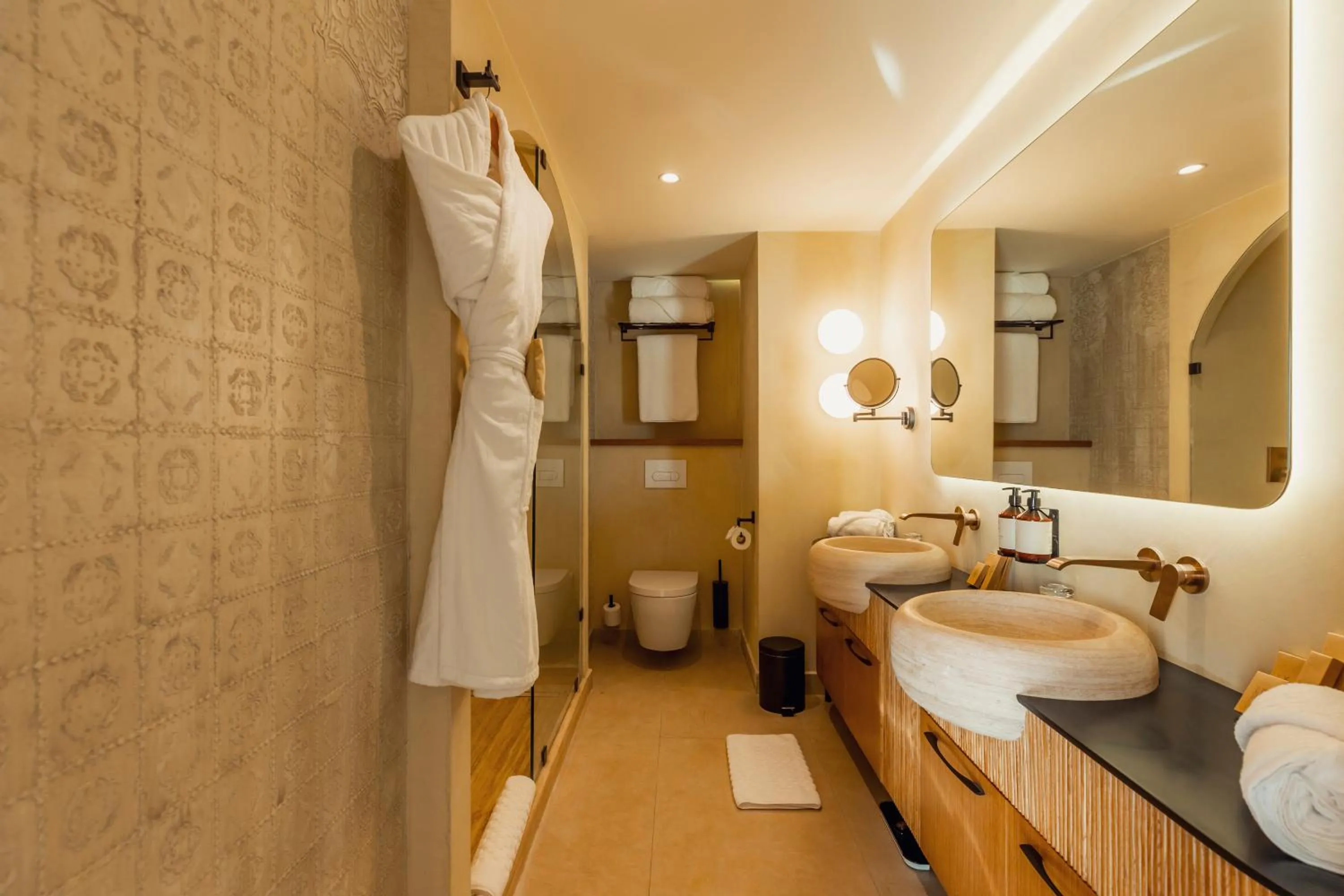 Shower in Le Square By Onomo Collection