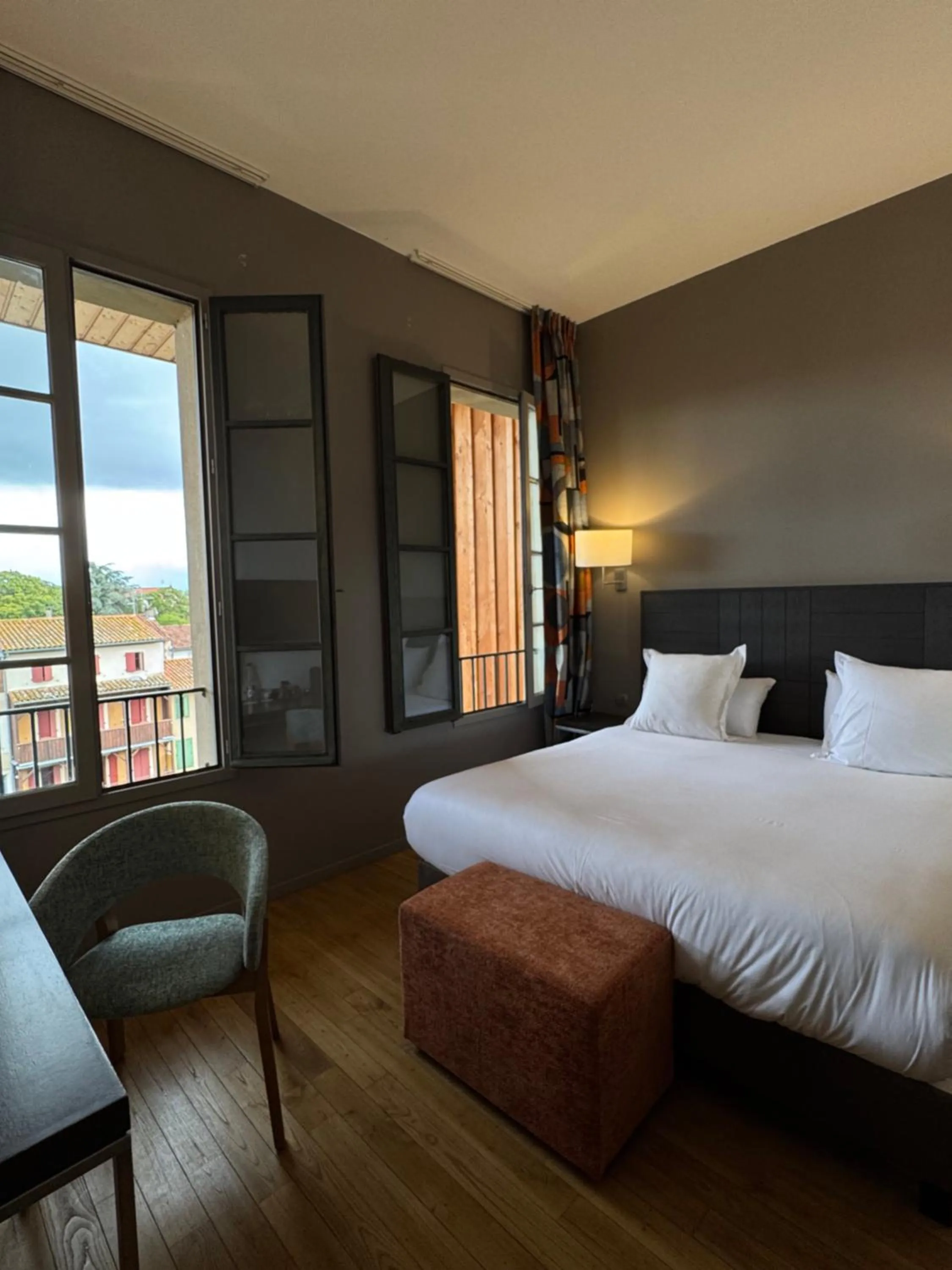 Bedroom, Bed in Grand Hotel de Castres