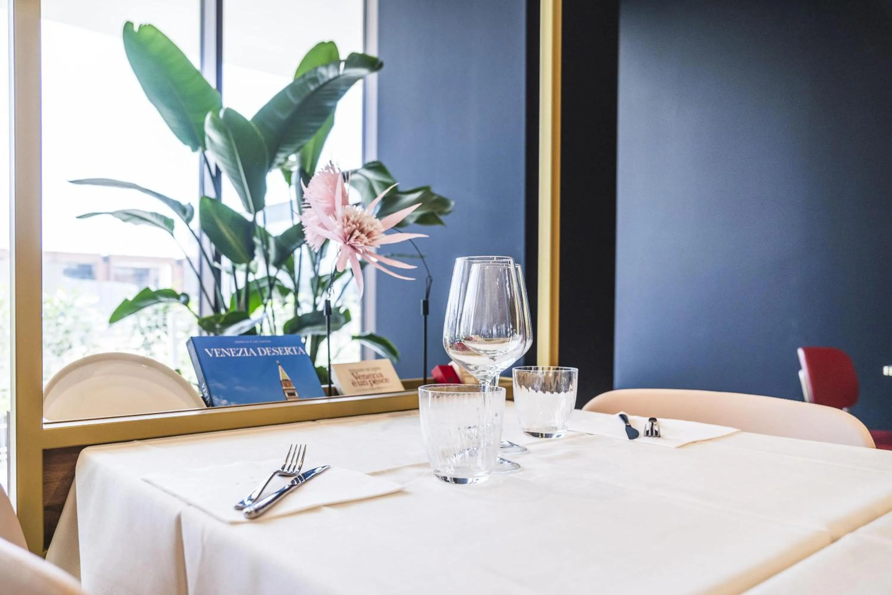 Restaurant/places to eat in B&B HOTEL Venezia Laguna