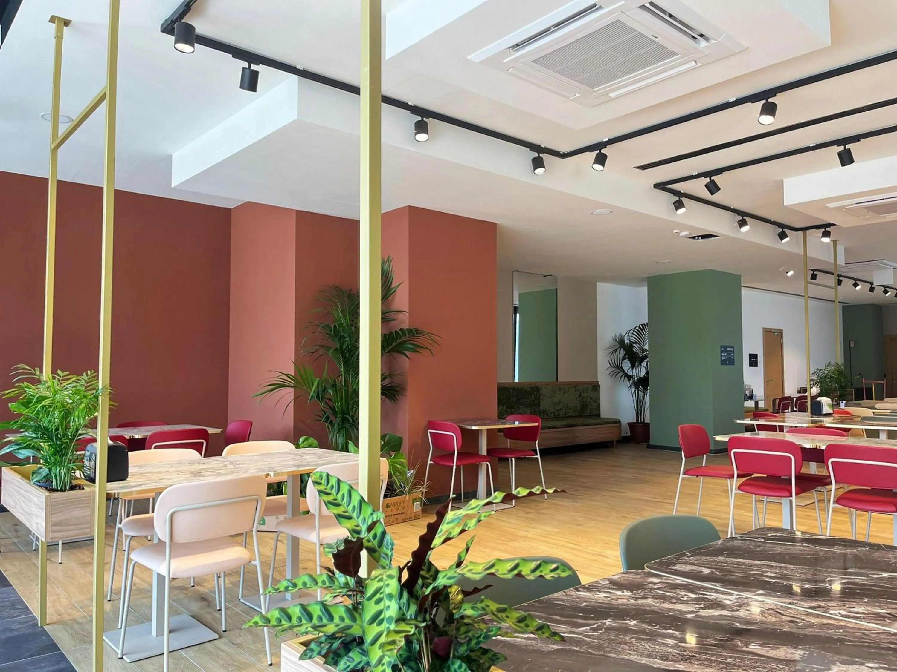 Restaurant/places to eat in B&B HOTEL Venezia Laguna