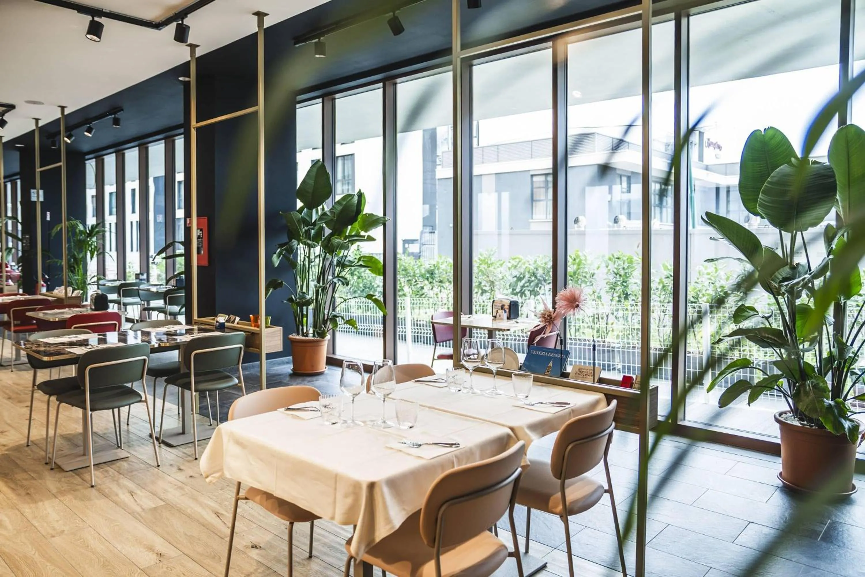 Restaurant/places to eat in B&B HOTEL Venezia Laguna