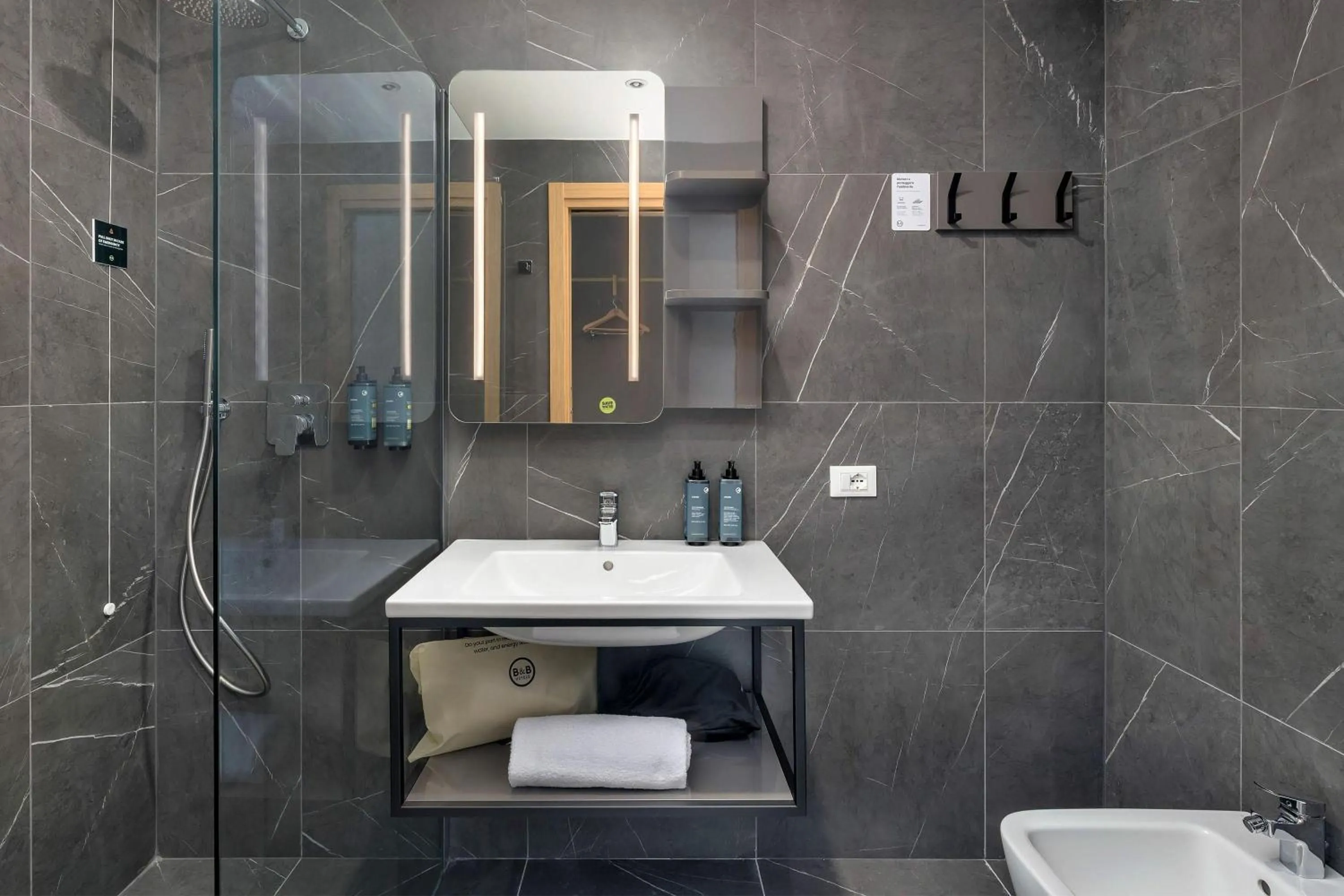 Bathroom in B&B HOTEL Venezia Laguna