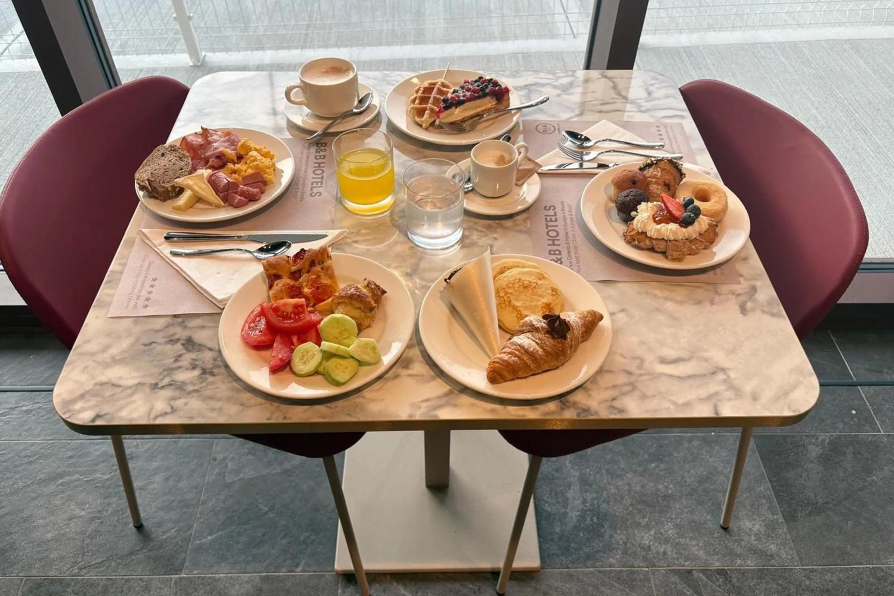 Restaurant/places to eat in B&B HOTEL Venezia Laguna