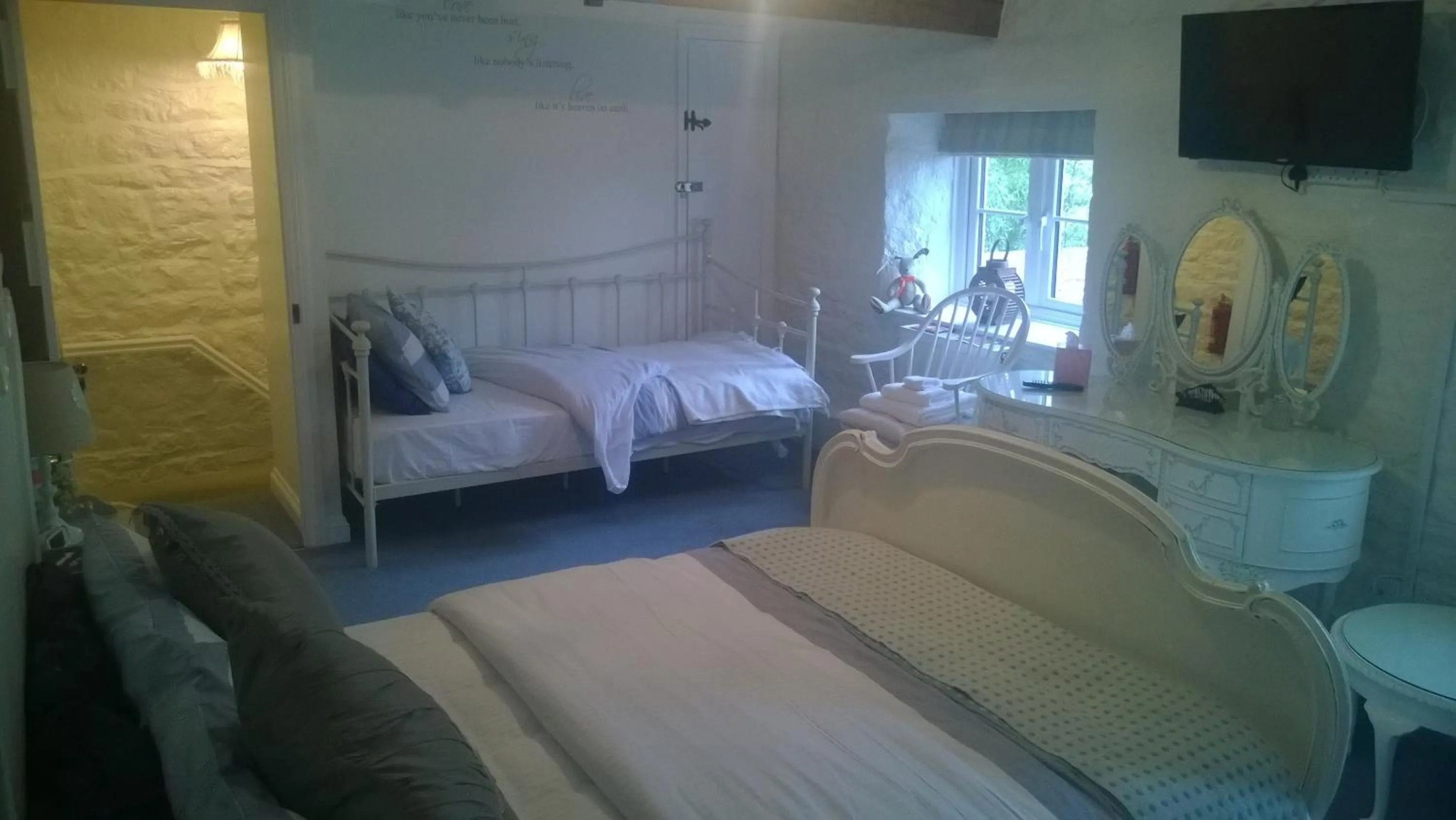 Bedroom, Bed in Troy House