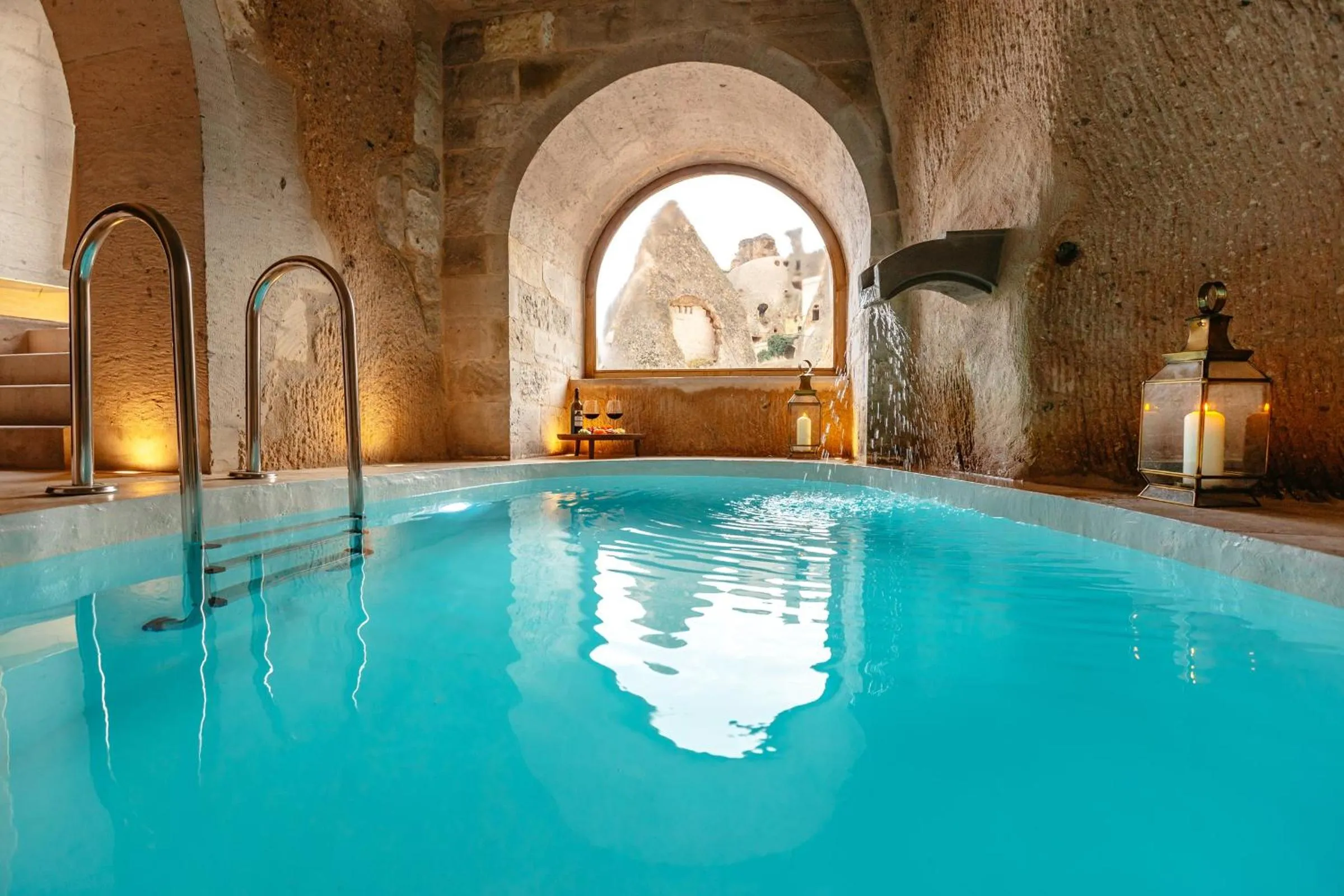 Swimming pool in Millstone Cave Suites Hotel
