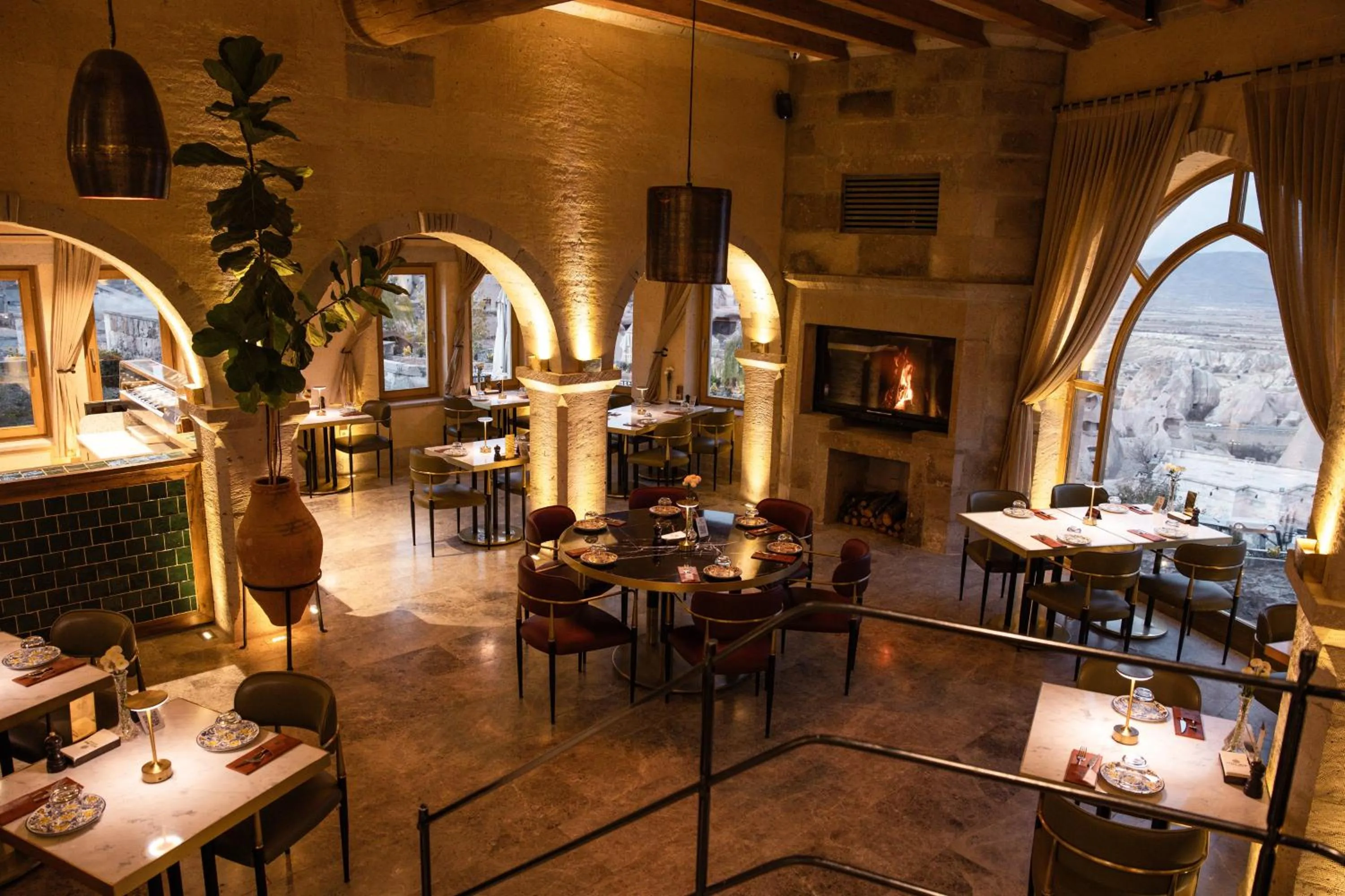 Restaurant/places to eat in Millstone Cave Suites Hotel