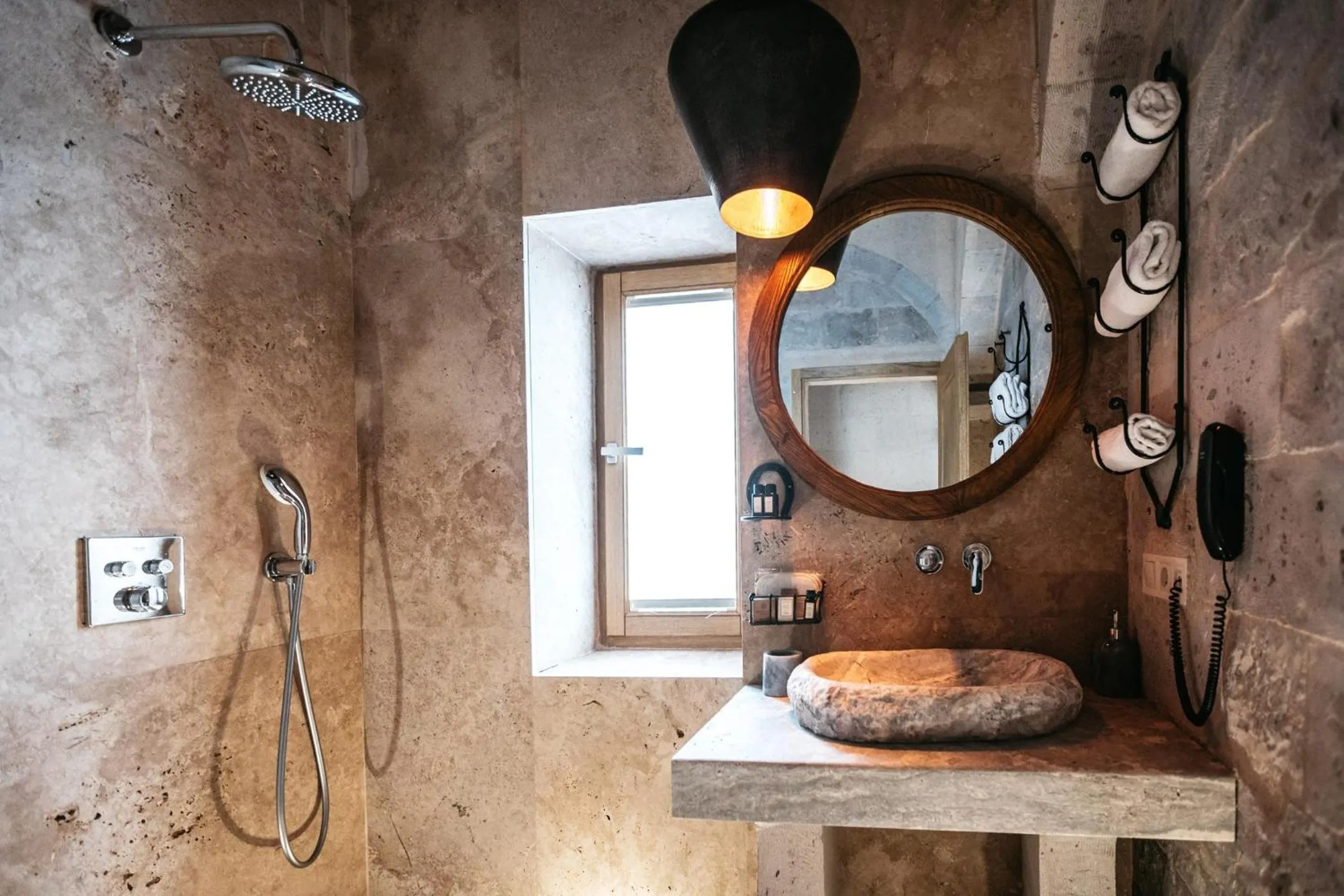 Shower in Millstone Cave Suites Hotel