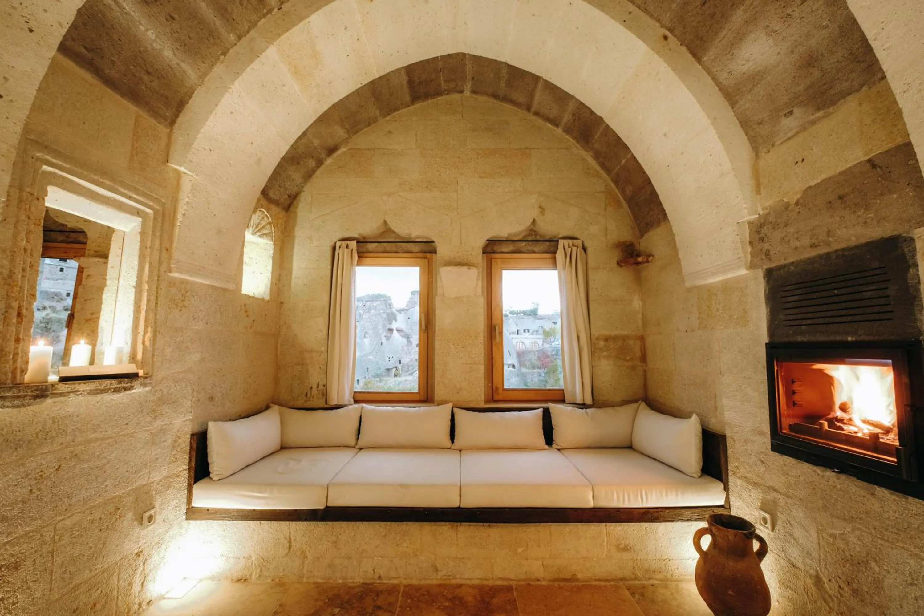 Photo of the whole room in Millstone Cave Suites Hotel