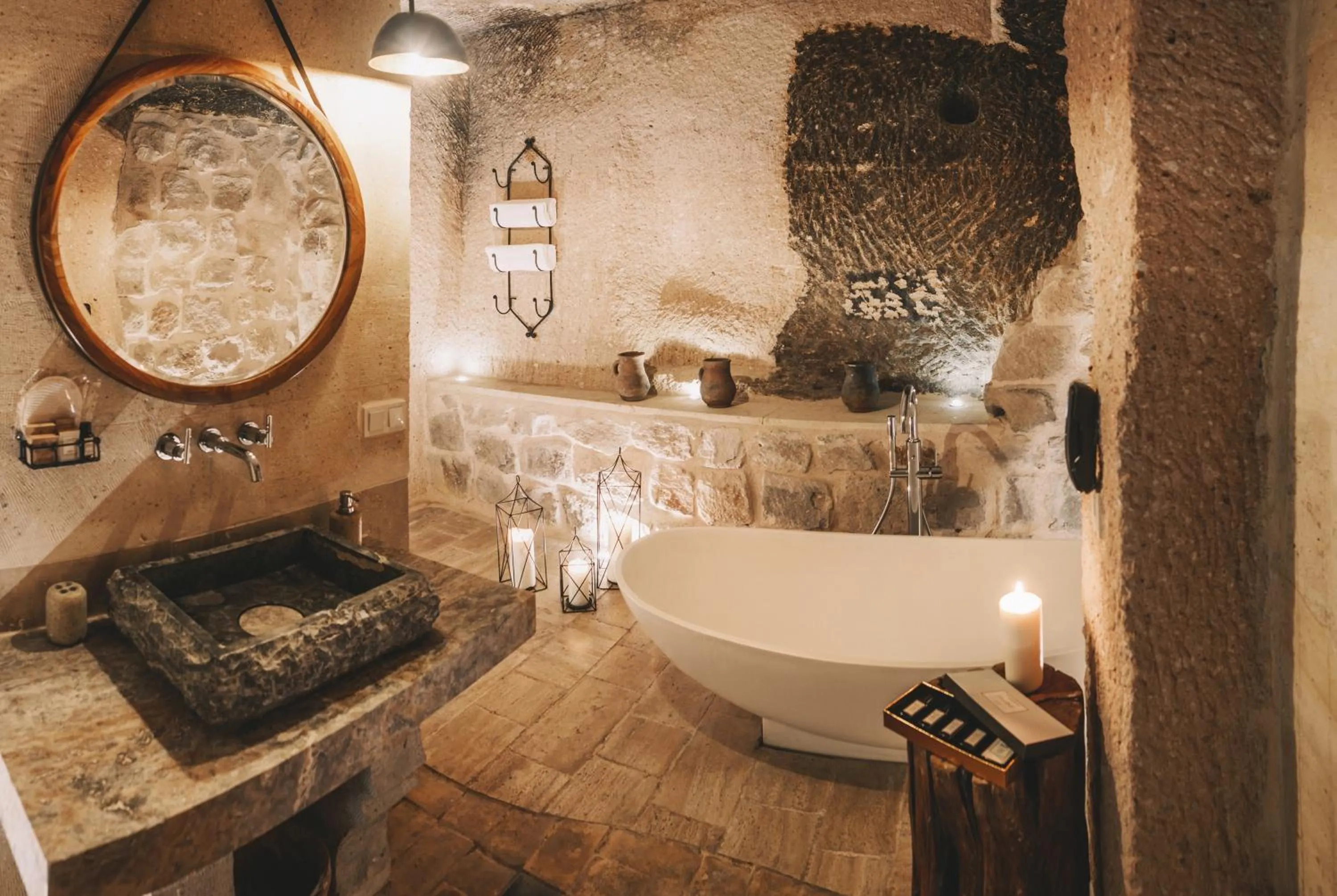 Bathroom in Millstone Cave Suites Hotel