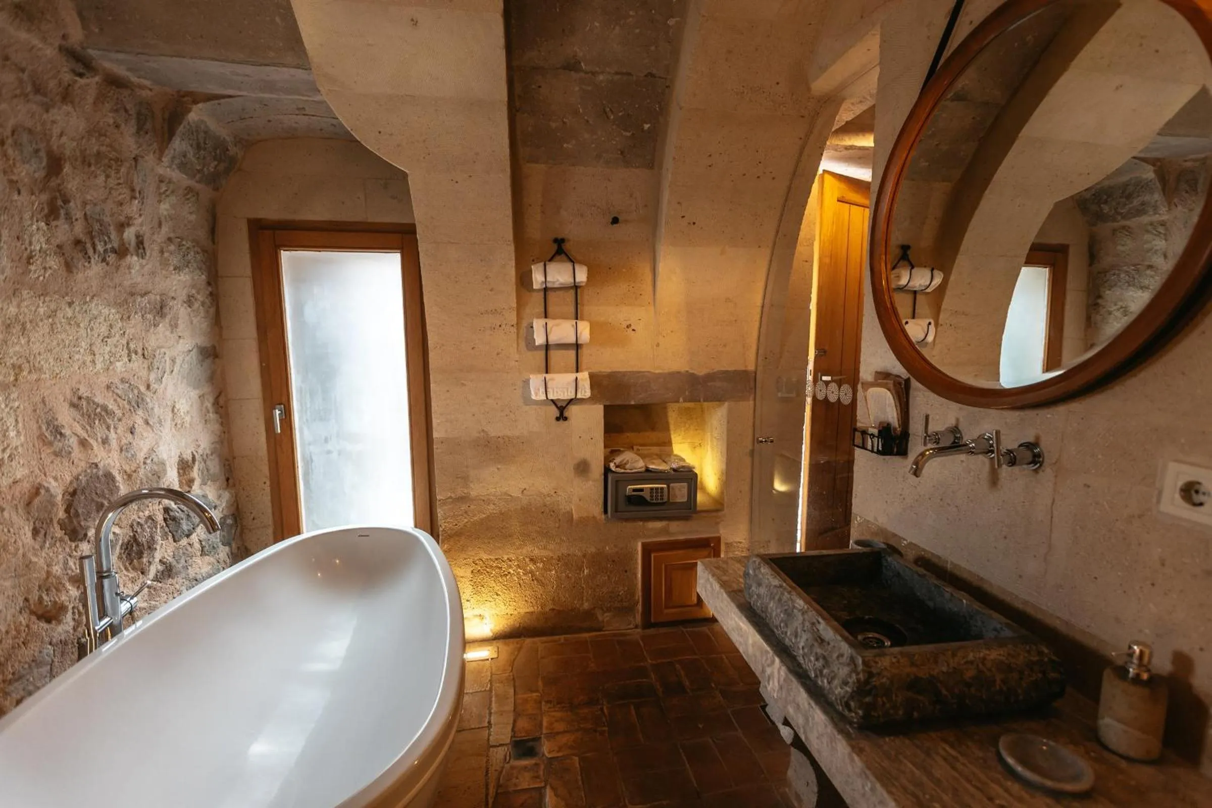 Bathroom in Millstone Cave Suites Hotel