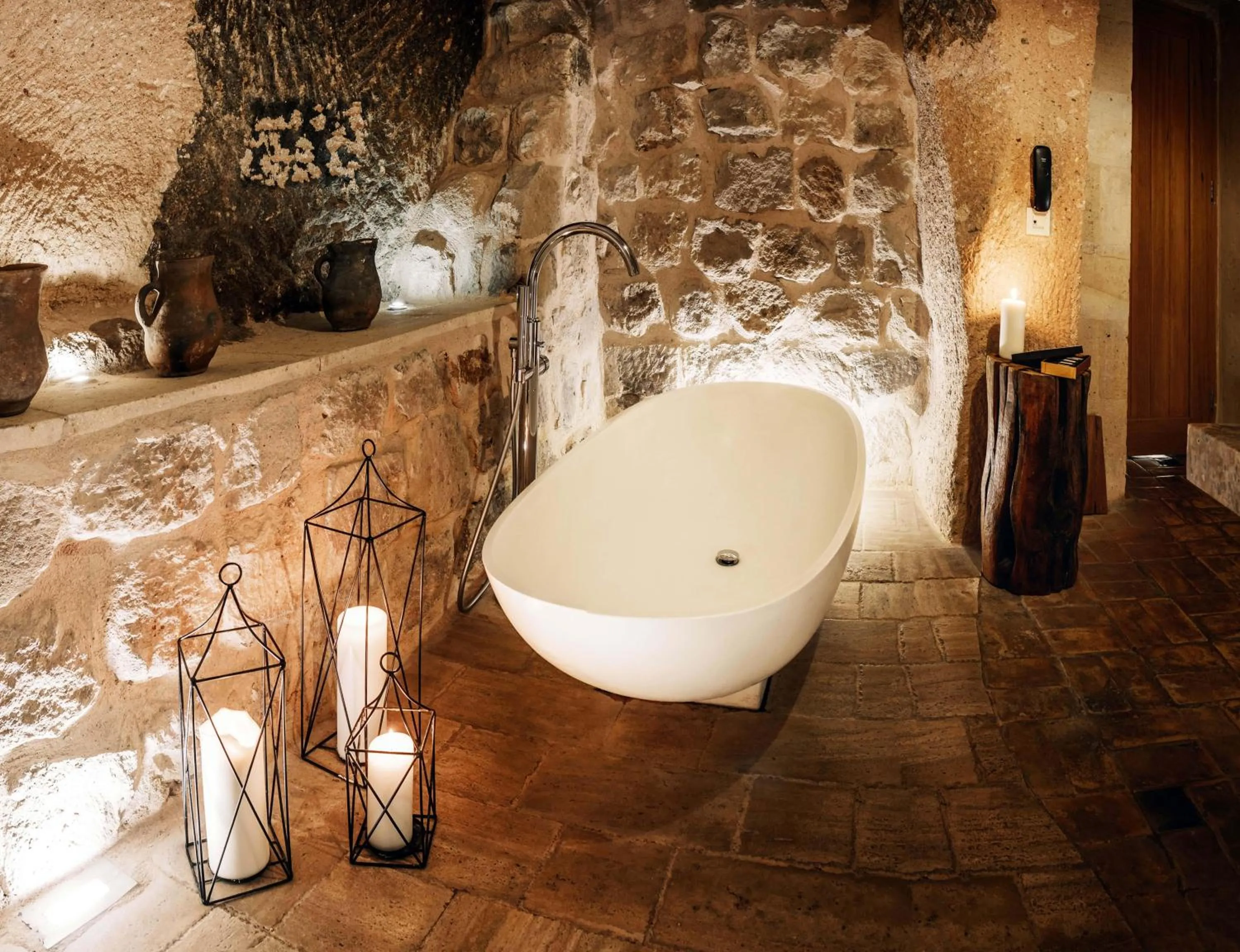 Bathroom in Millstone Cave Suites Hotel