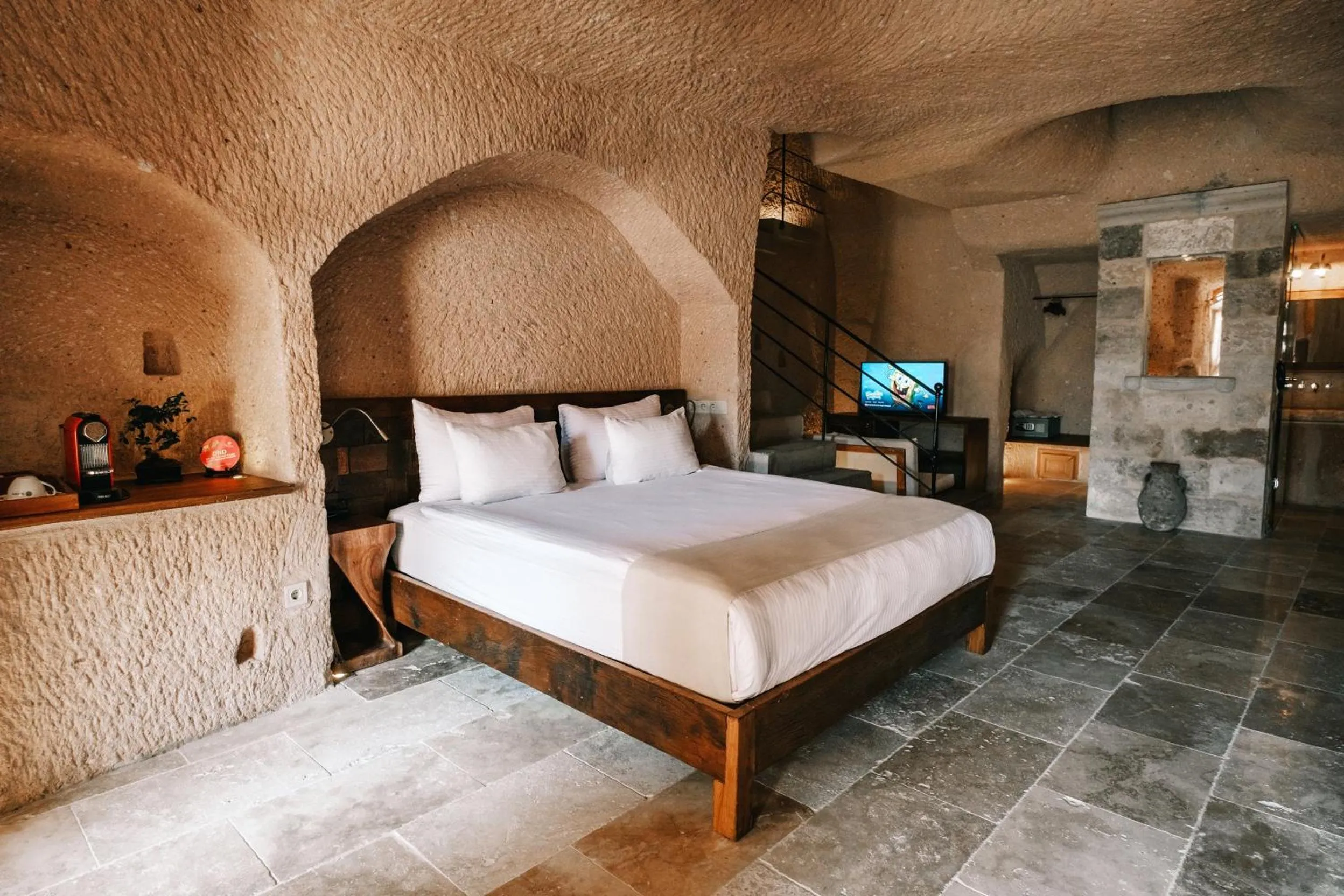 Bed in Millstone Cave Suites Hotel