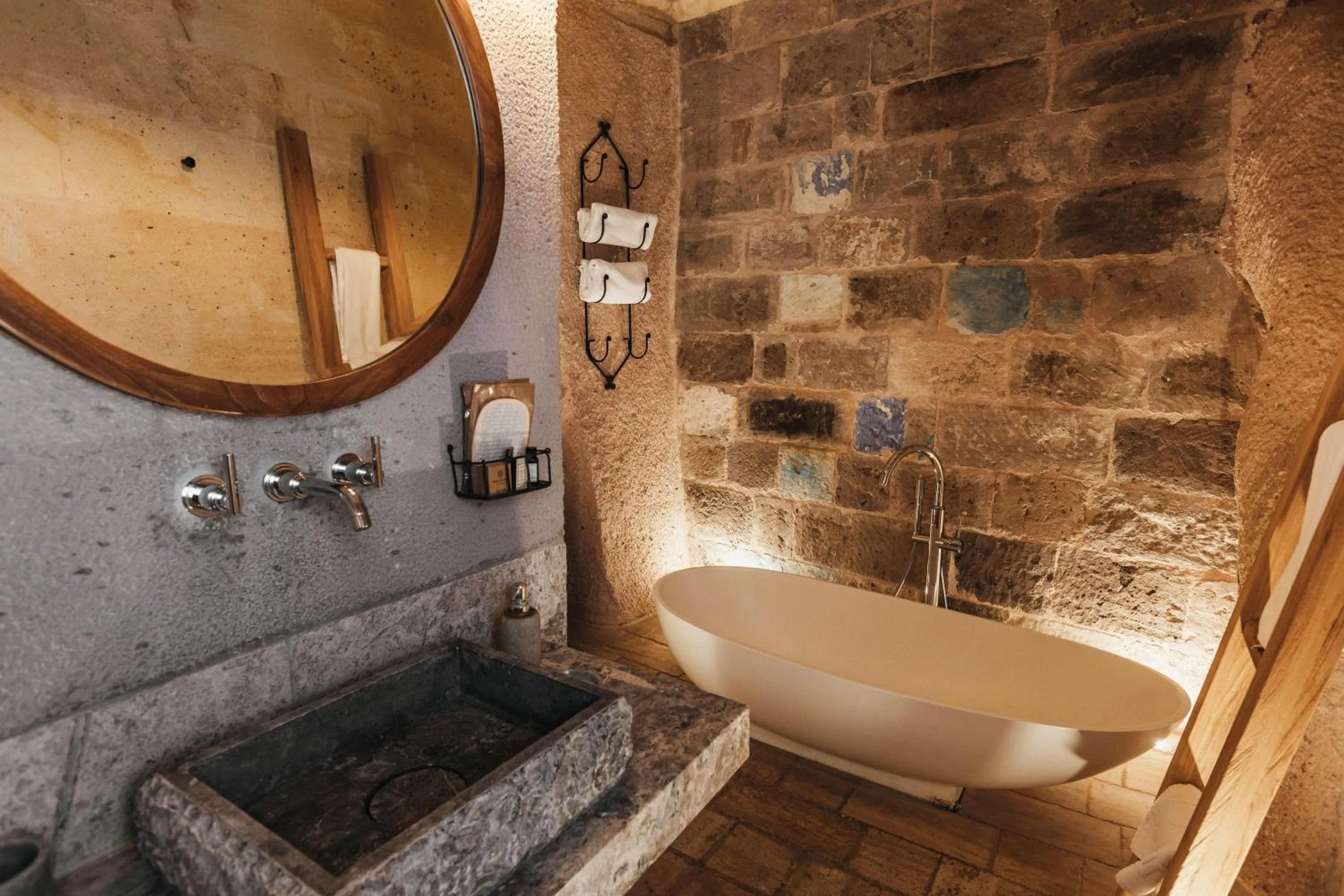 Bathroom in Millstone Cave Suites Hotel