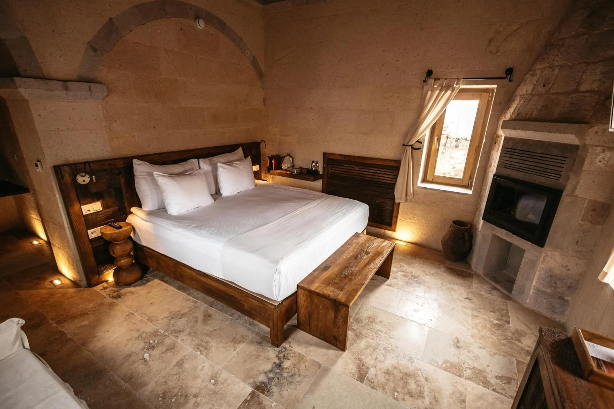 Bed in Millstone Cave Suites Hotel