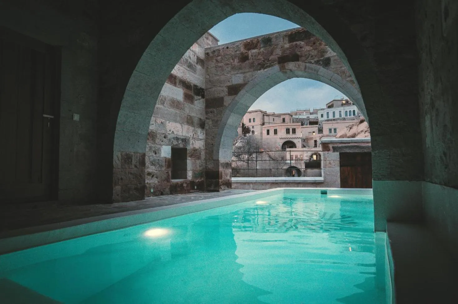 Photo of the whole room in Millstone Cave Suites Hotel