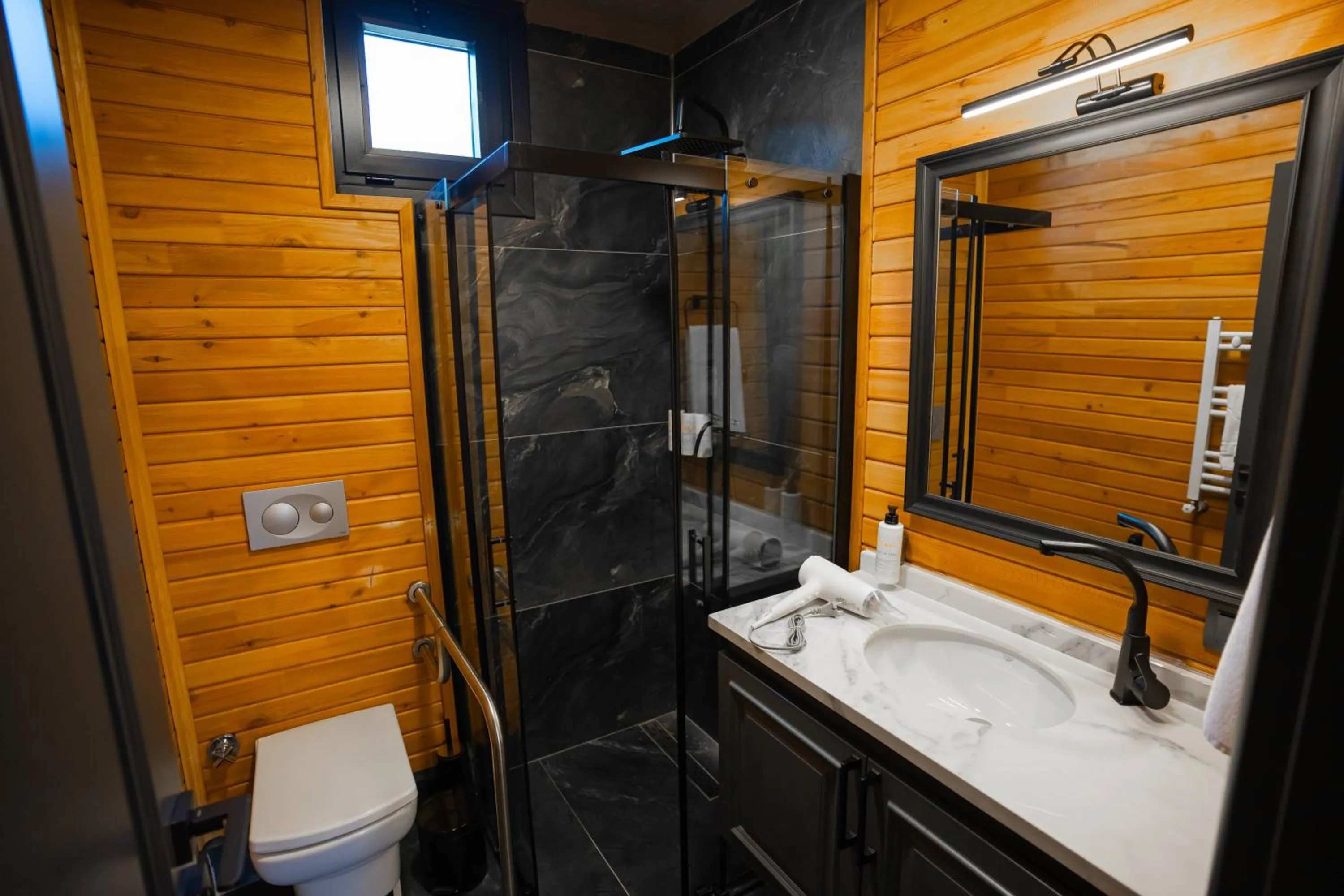 Toilet in Mağmat Resort & Bungalows