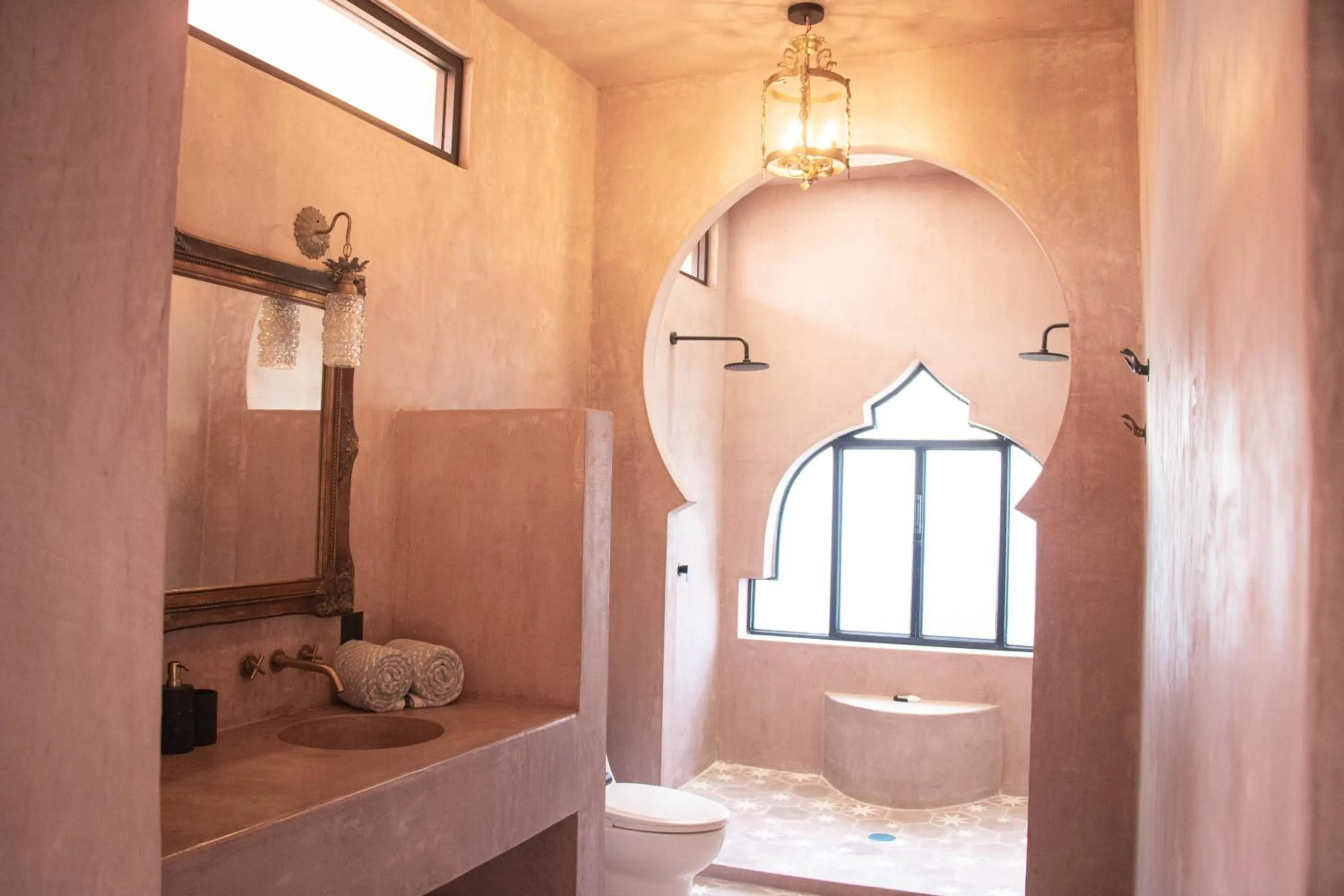 Shower in Nomada Wellness Hotel