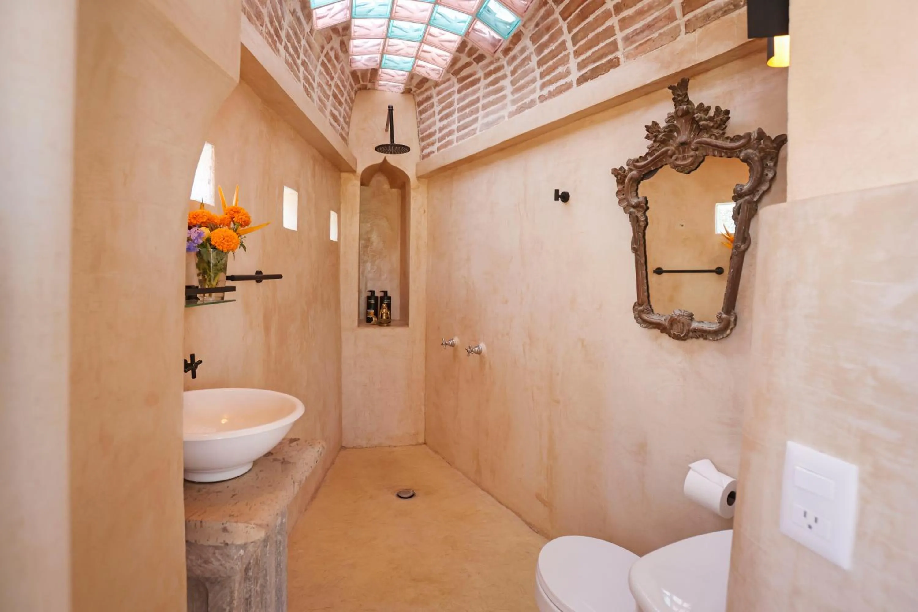 Shower in Nomada Wellness Hotel