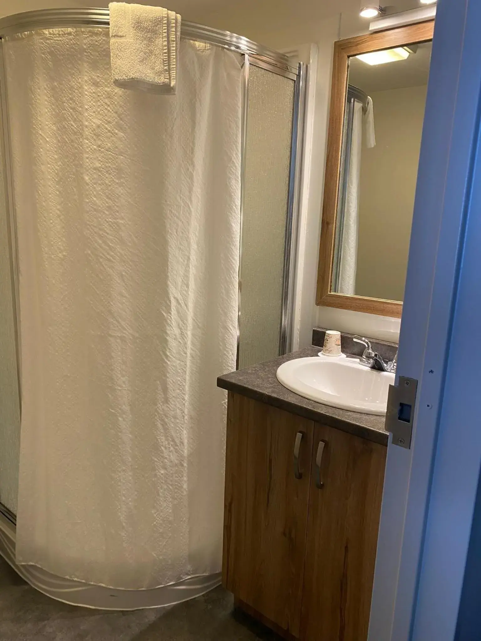 Queen Room - single occupancy in Ermitage Saint-Antoine Queen Room - single occupancy in Ermitage Saint-Antoine