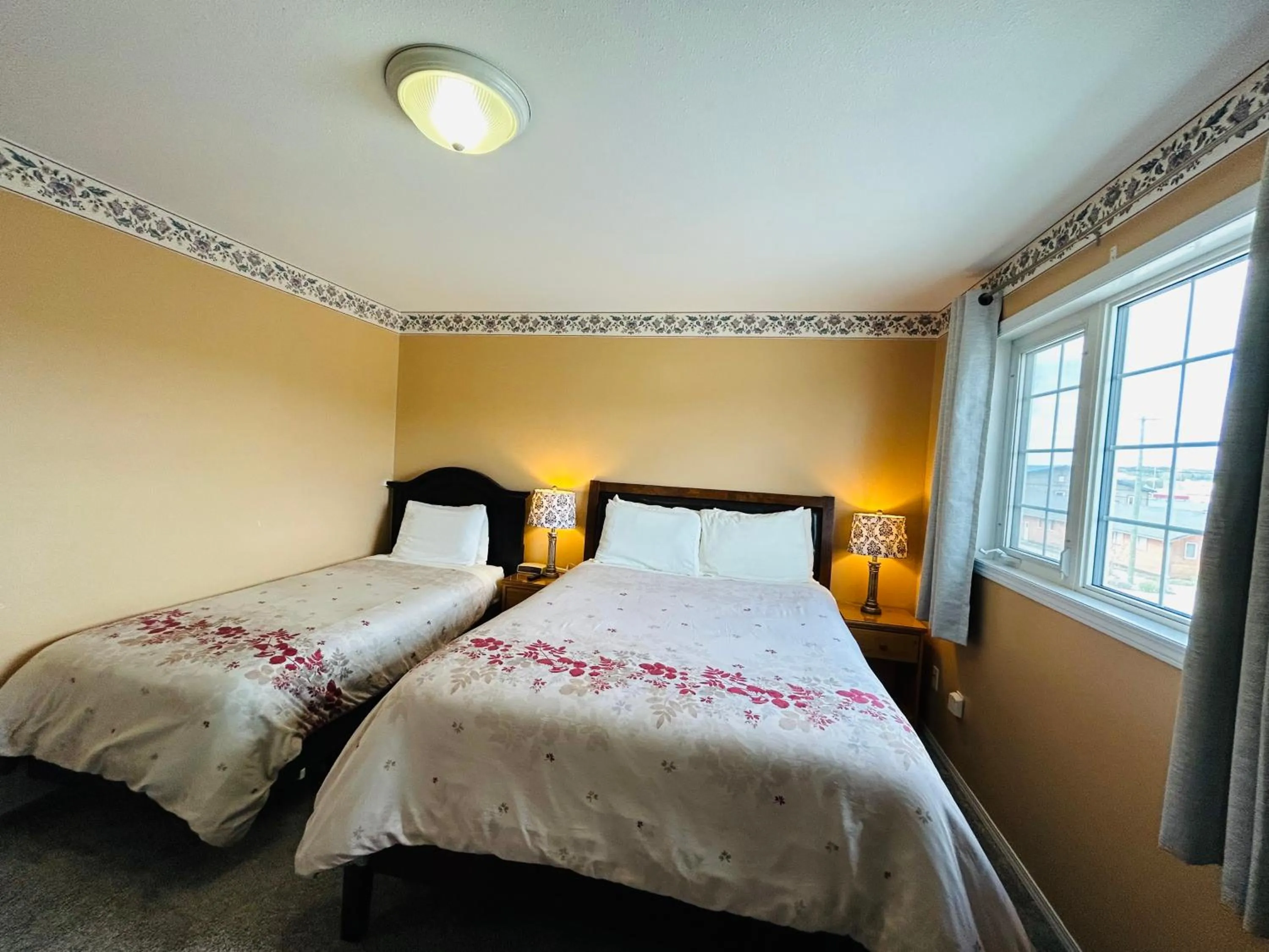 Bed in Midnight Sun Inn