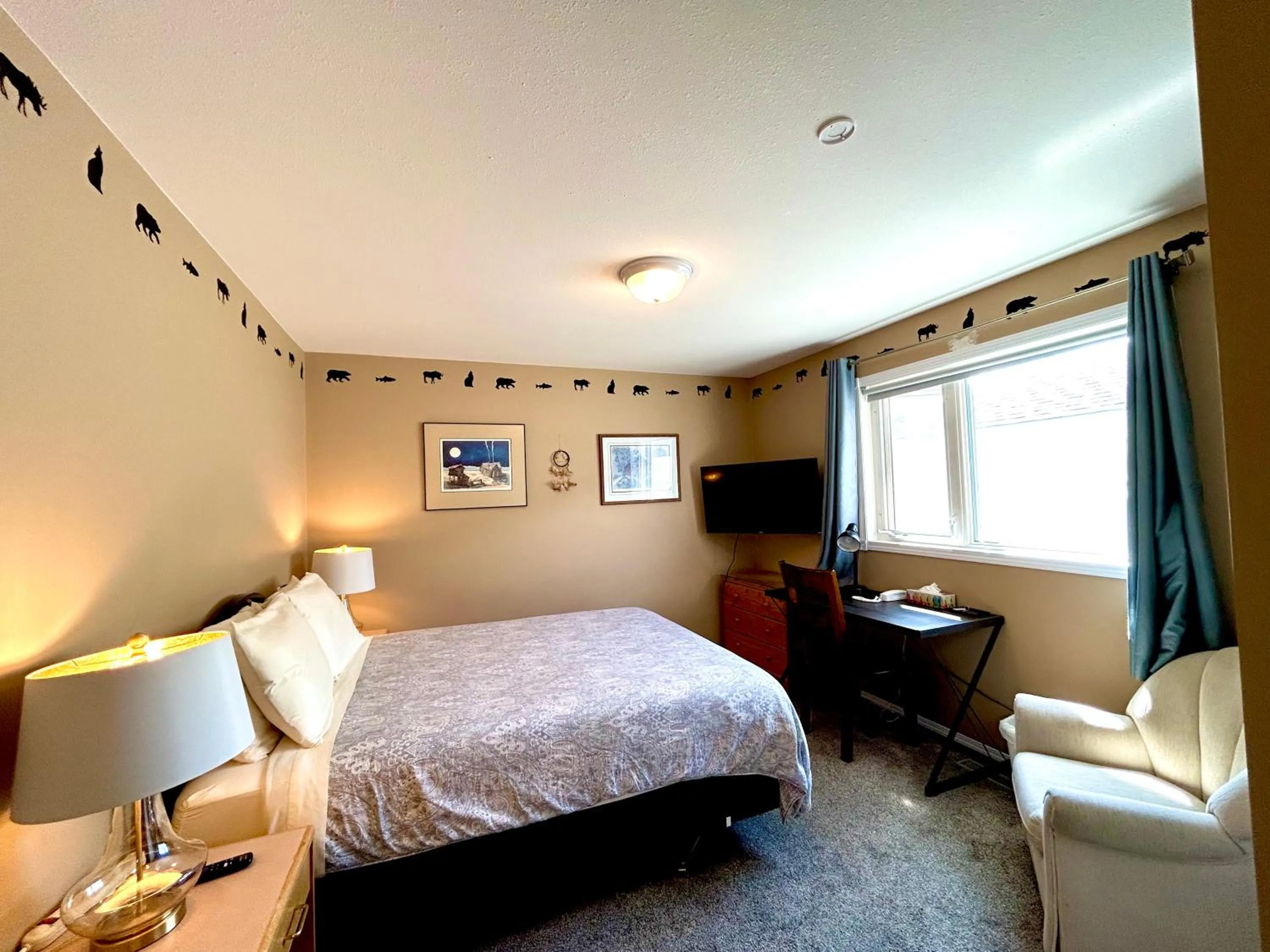 Bed in Midnight Sun Inn