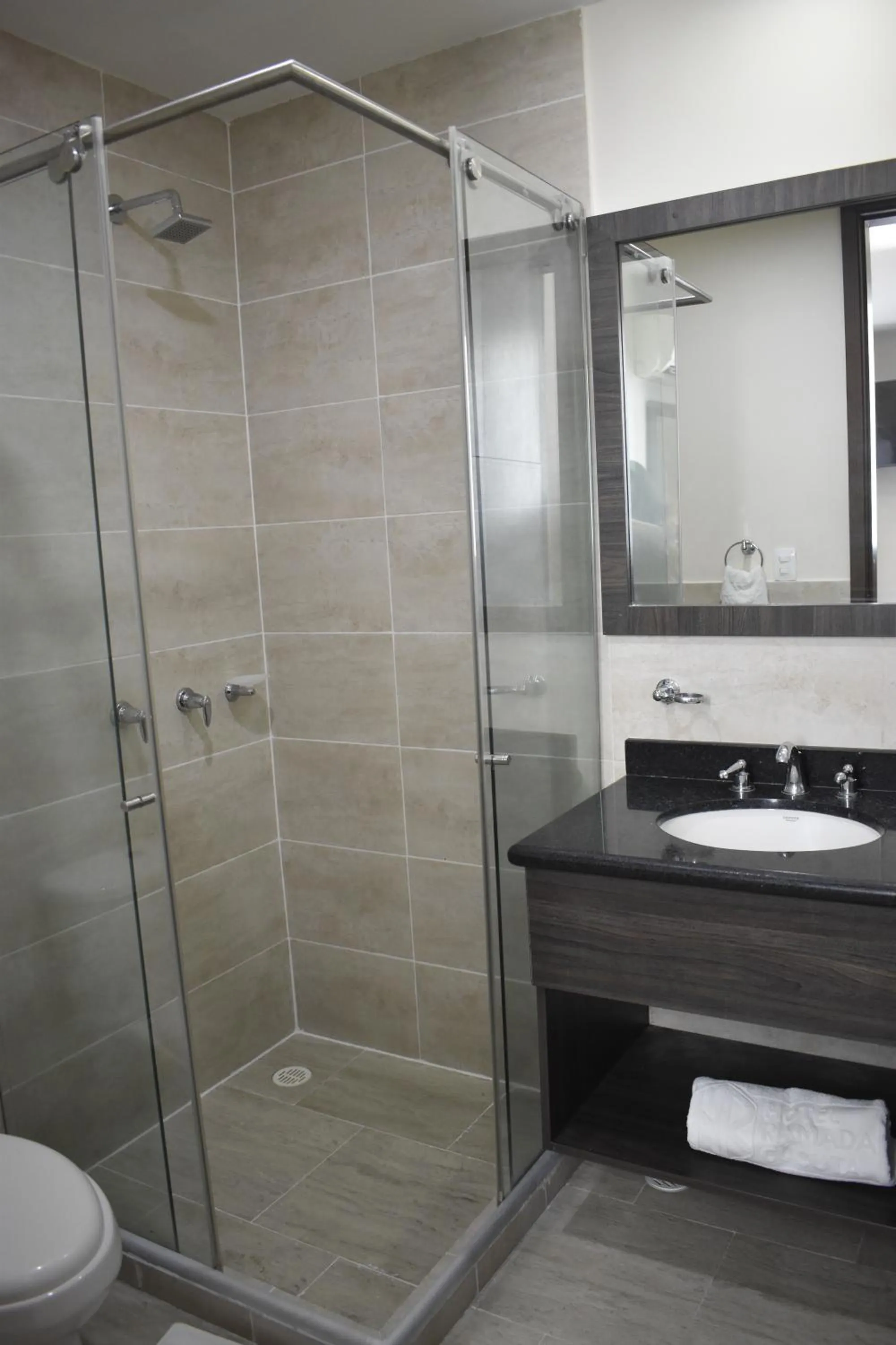 Bathroom in Hotel H R amada Cúcuta