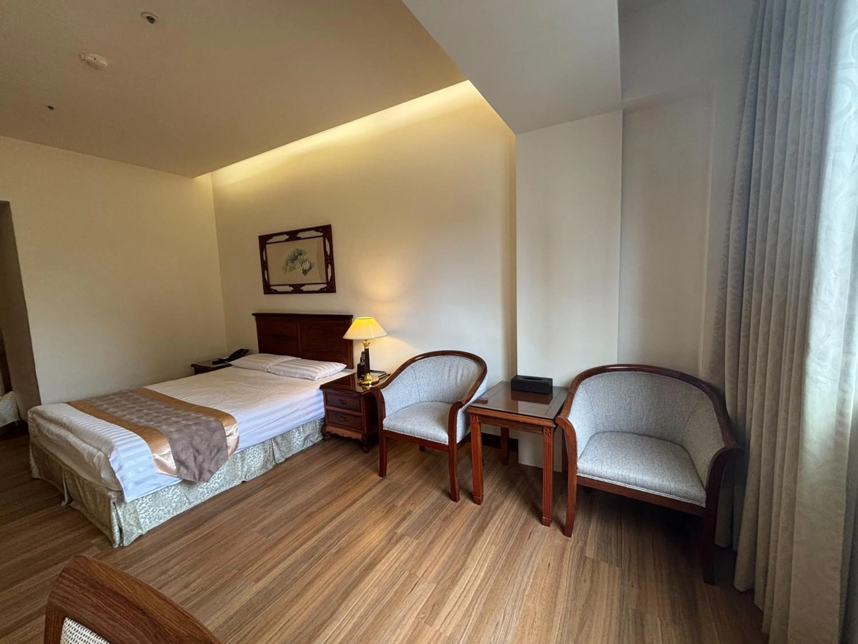 room service, Bed in Hi-YES HOTEL TAOYUAN