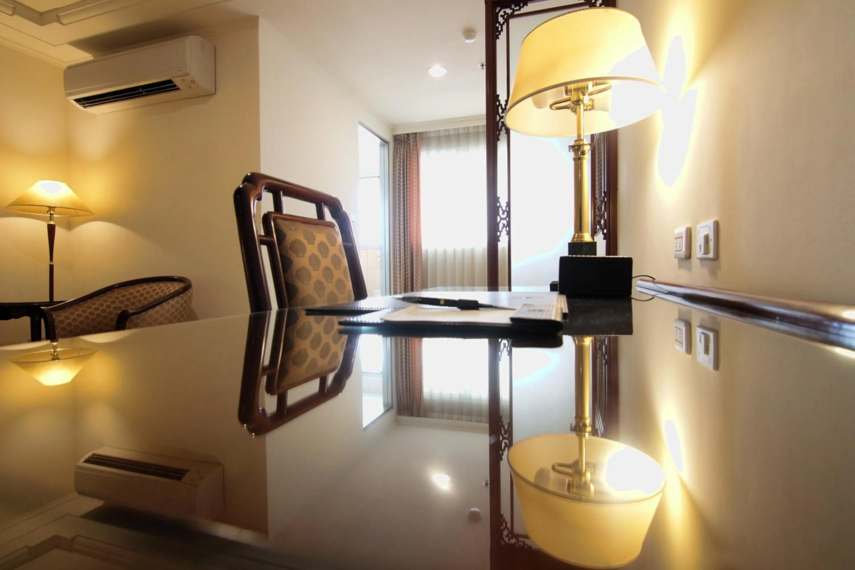 Decorative detail in King's Paradise Hotel