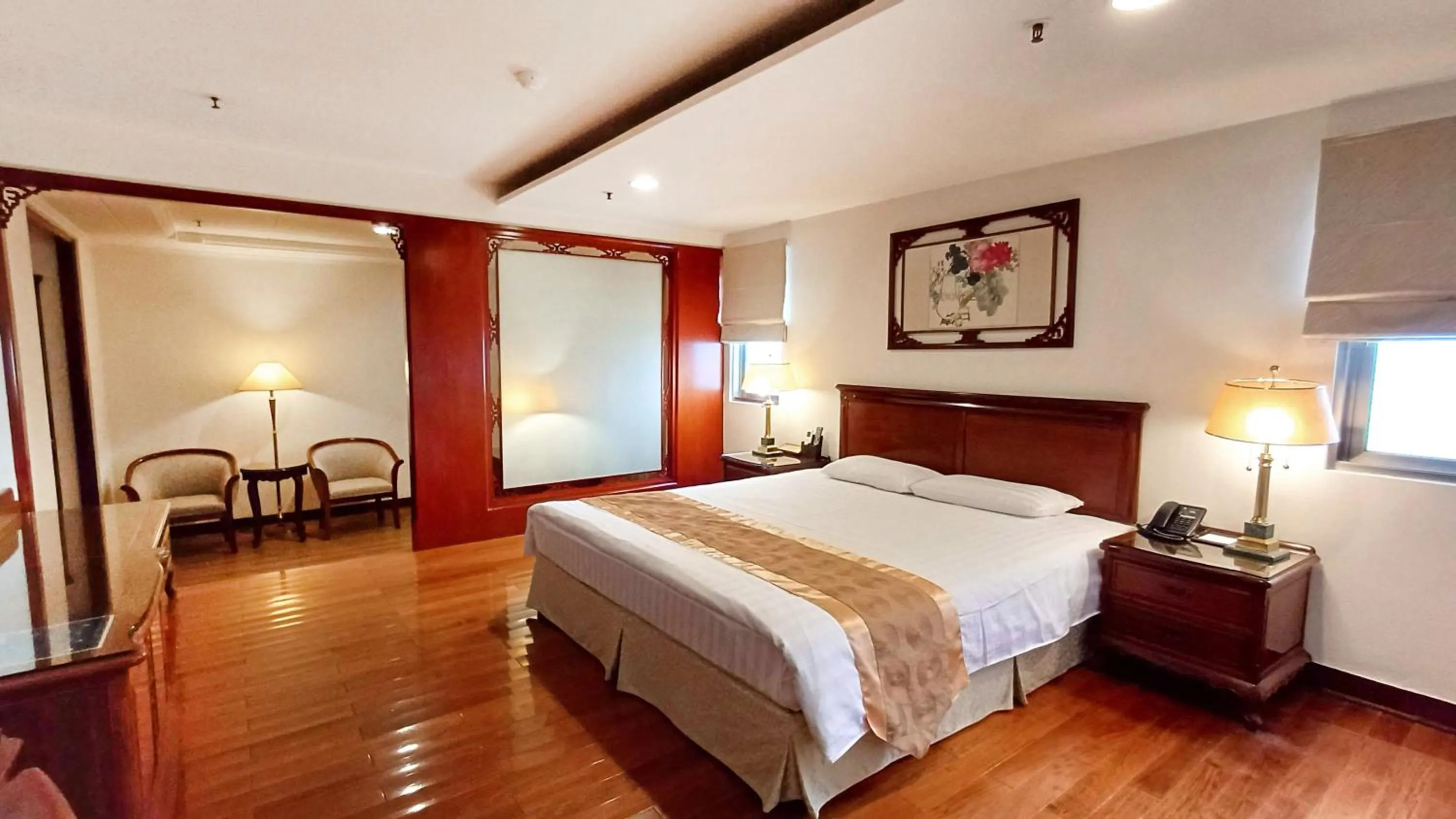 room service, Bed in Hi-YES HOTEL TAOYUAN