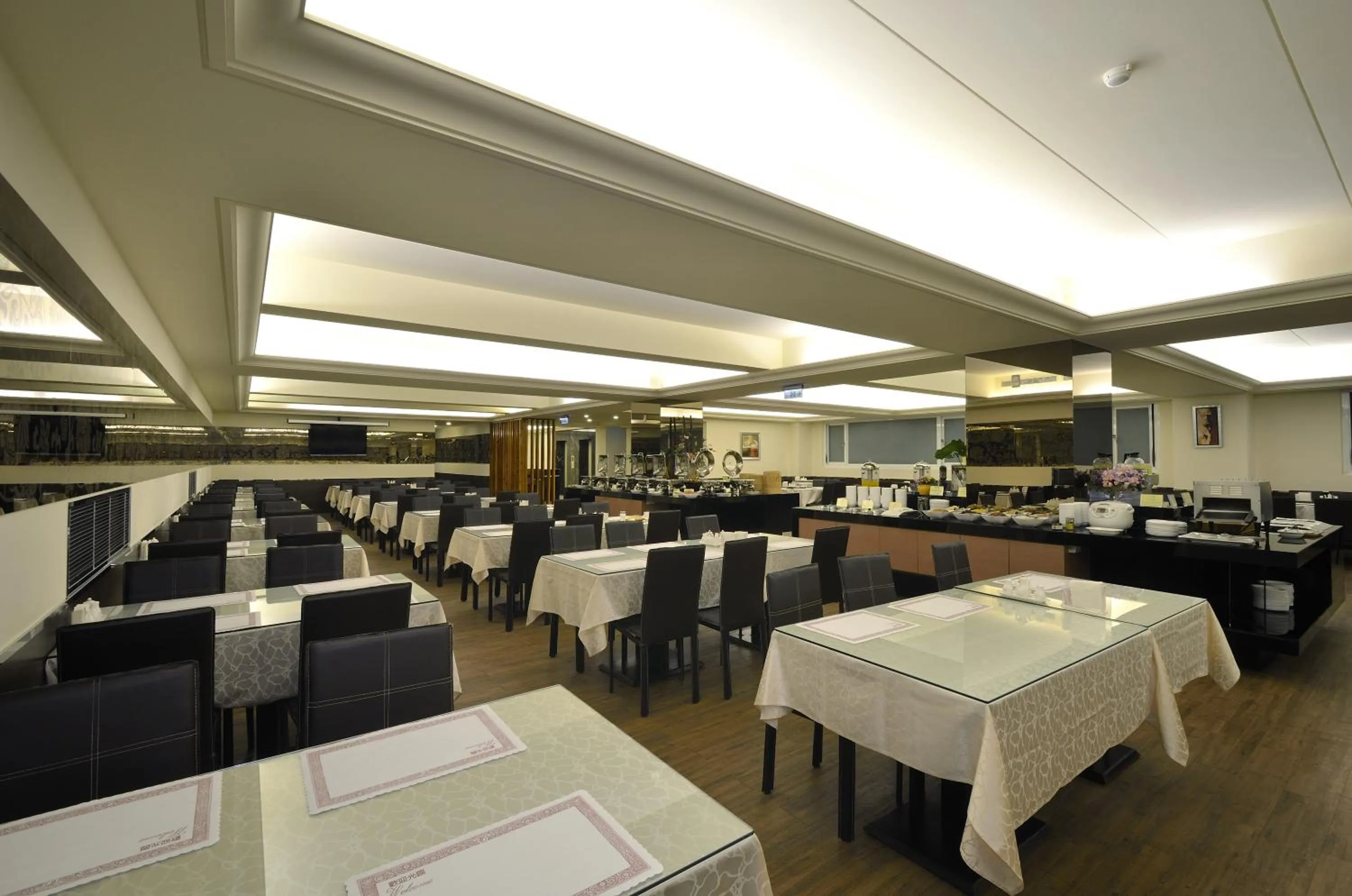 Restaurant/places to eat in Hi-YES HOTEL TAOYUAN