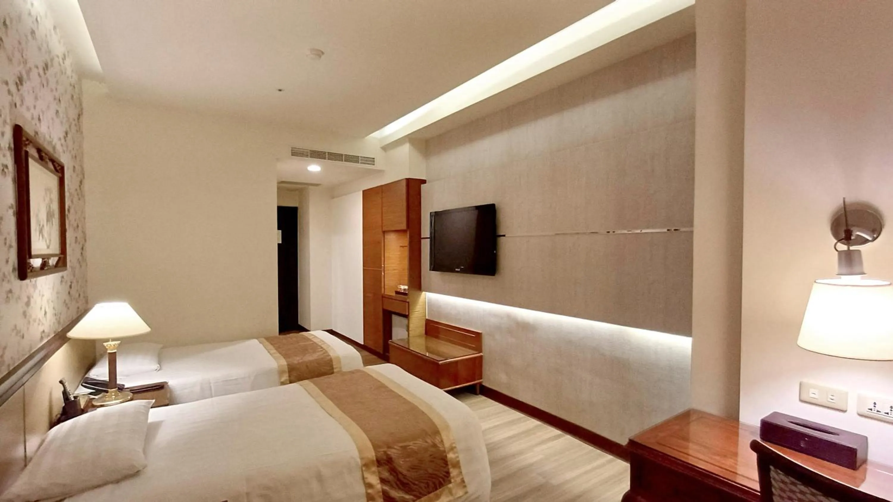 room service, Bed in Hi-YES HOTEL TAOYUAN