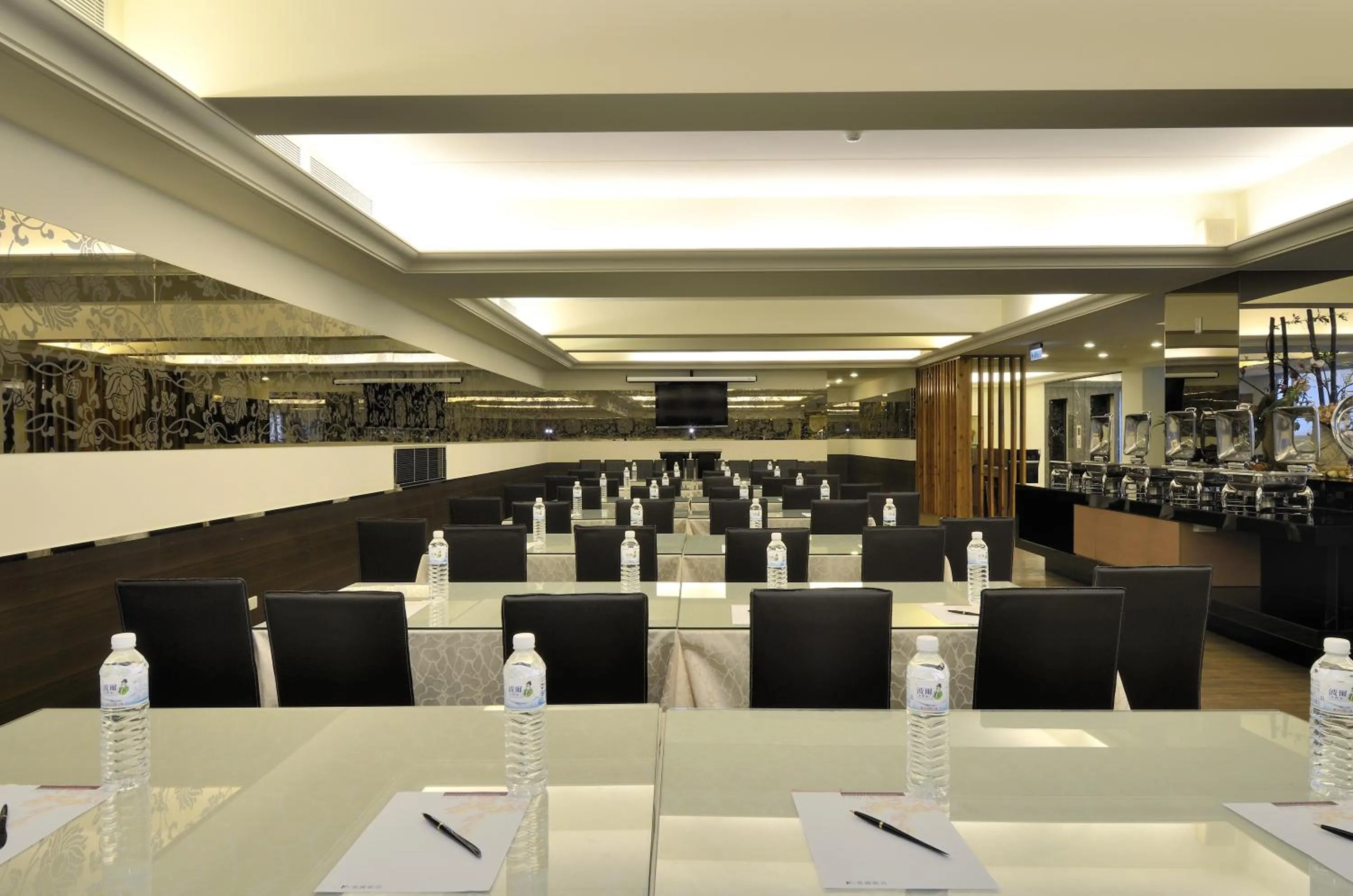 Business facilities in Hi-YES HOTEL TAOYUAN